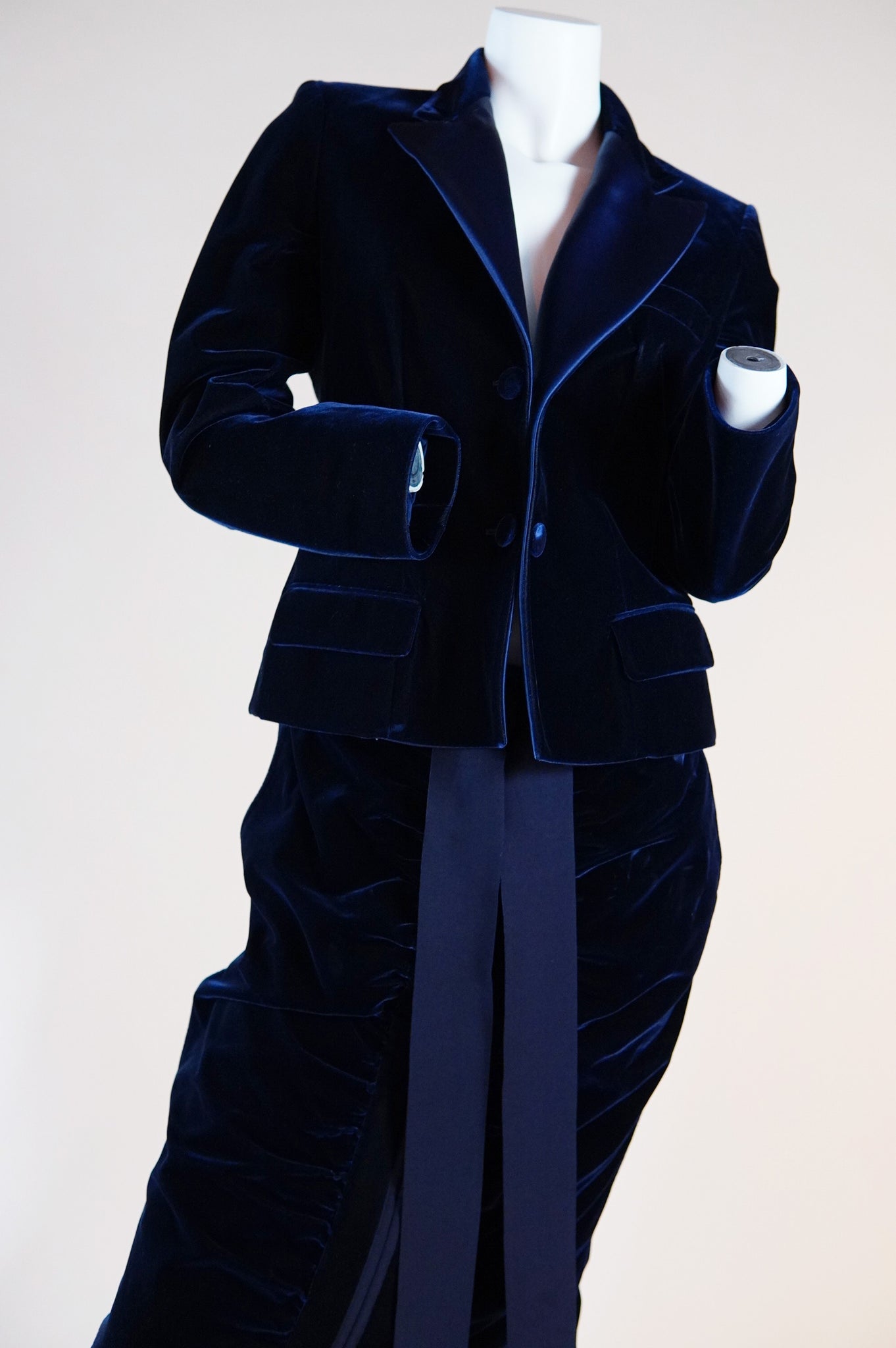 F/W 2002 documented Yves Saint Laurent by Tom Ford velvet suit - M/L
