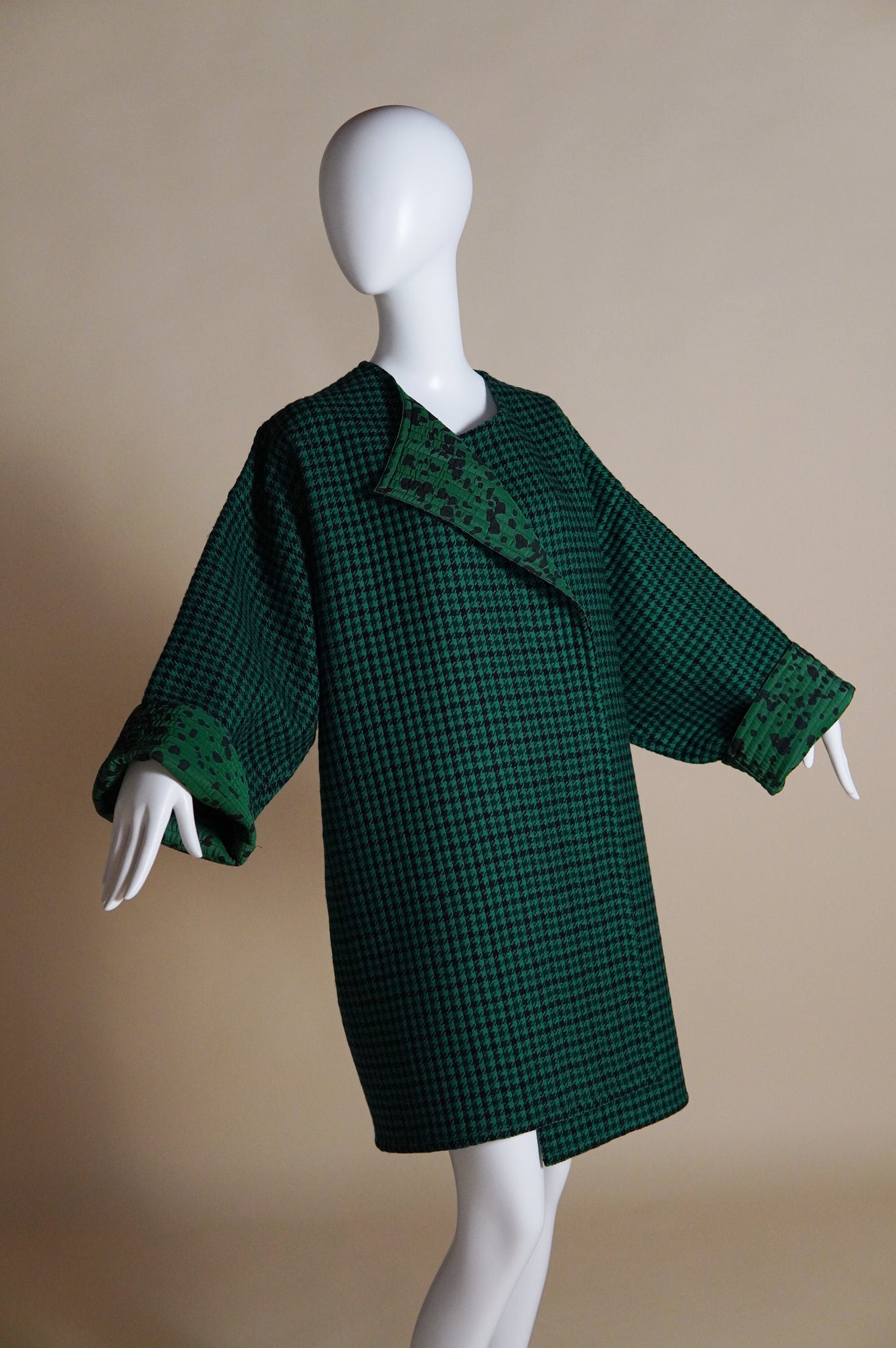 F/W 1993 Geoffrey Beene museum held green and black houndstooth coat with dalmatian lining - O/S