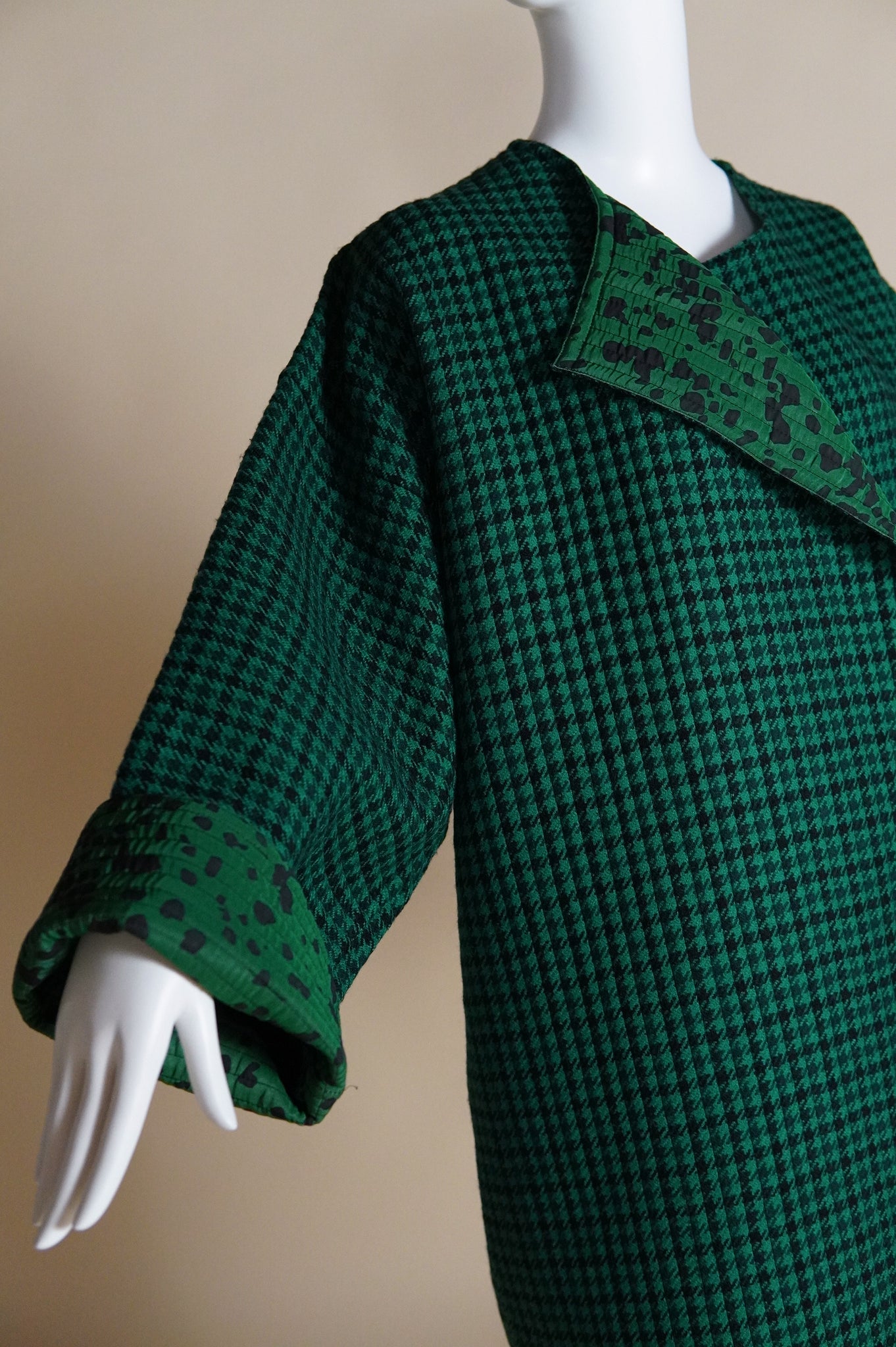 F/W 1993 Geoffrey Beene museum held green and black houndstooth coat with dalmatian lining - O/S