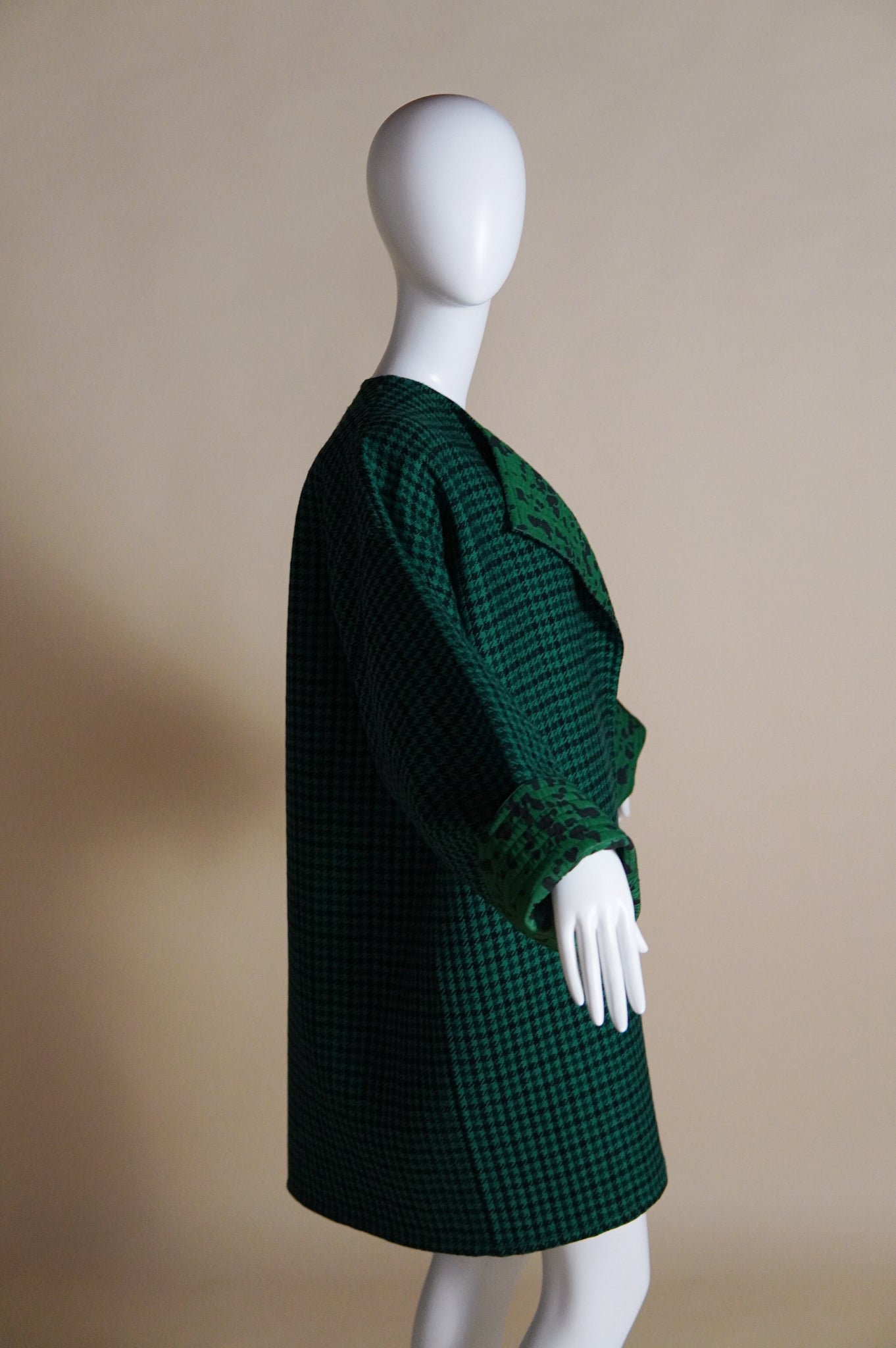 F/W 1993 Geoffrey Beene museum held green and black houndstooth coat with dalmatian lining - O/S