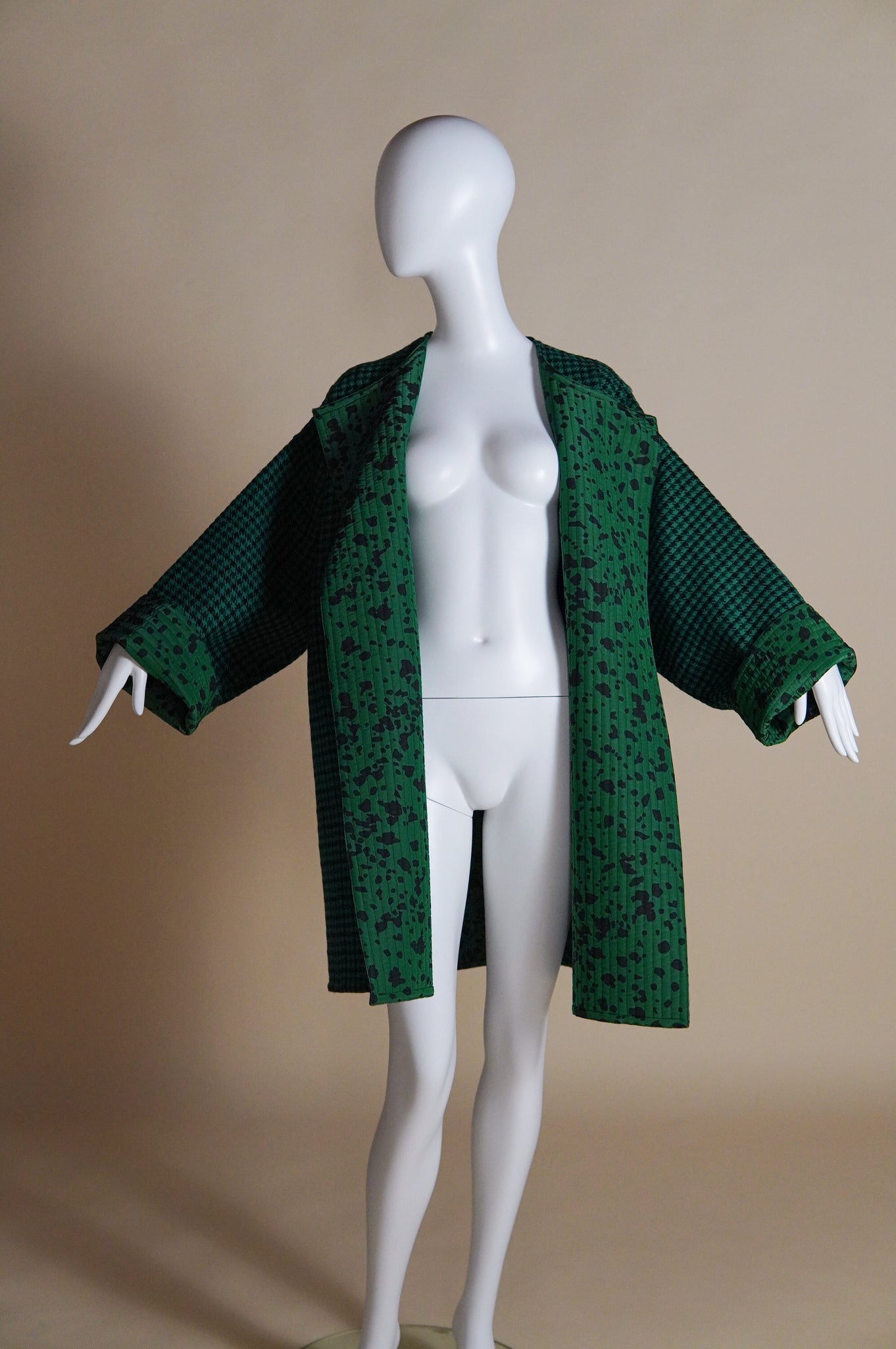 F/W 1993 Geoffrey Beene museum held green and black houndstooth coat with dalmatian lining - O/S