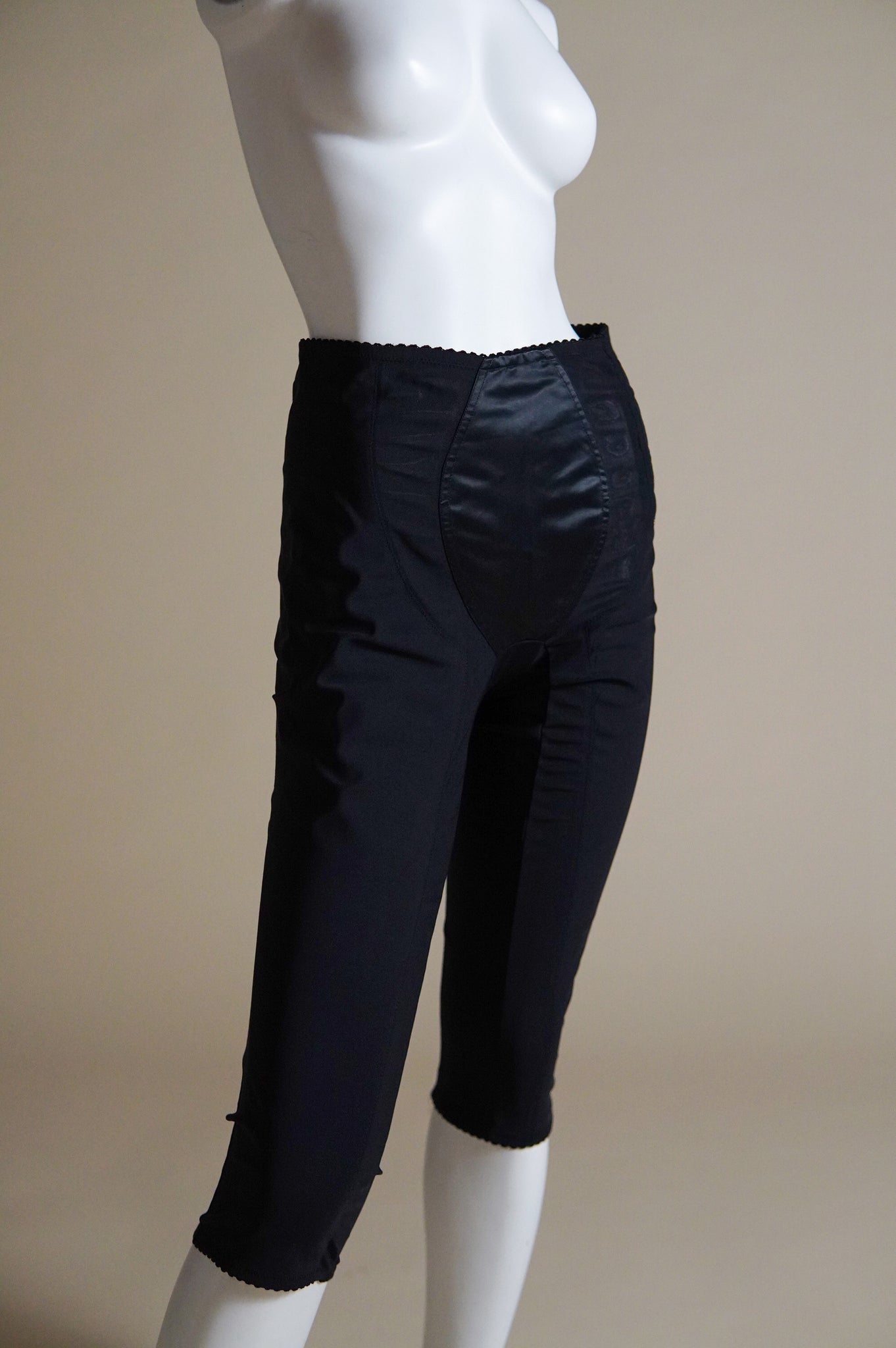 1990s Dolce & Gabbana lingerie style capri pant with satin panel - XS/S