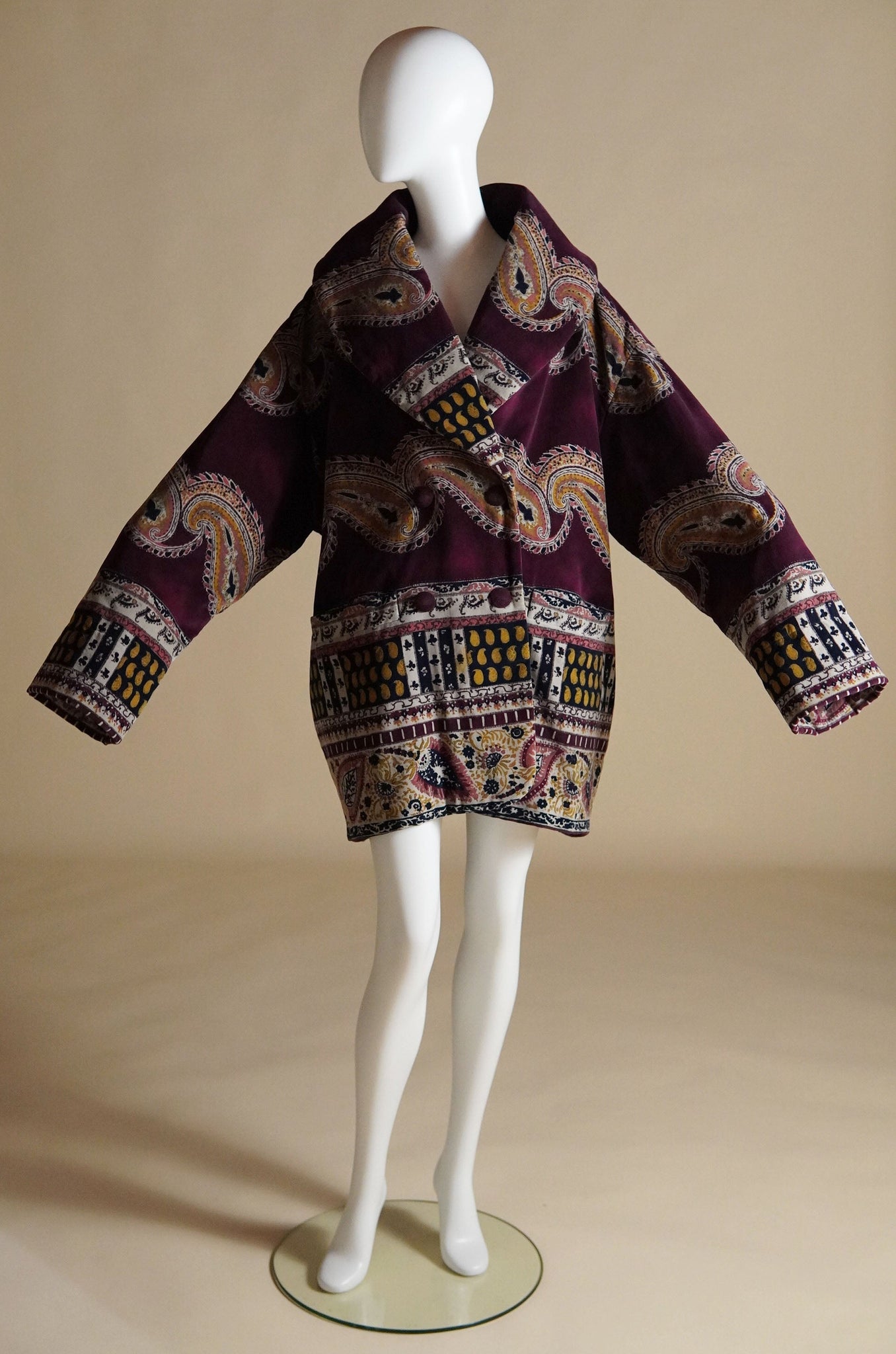 Louis Féraud cocoon coat in large paisley print - O/S