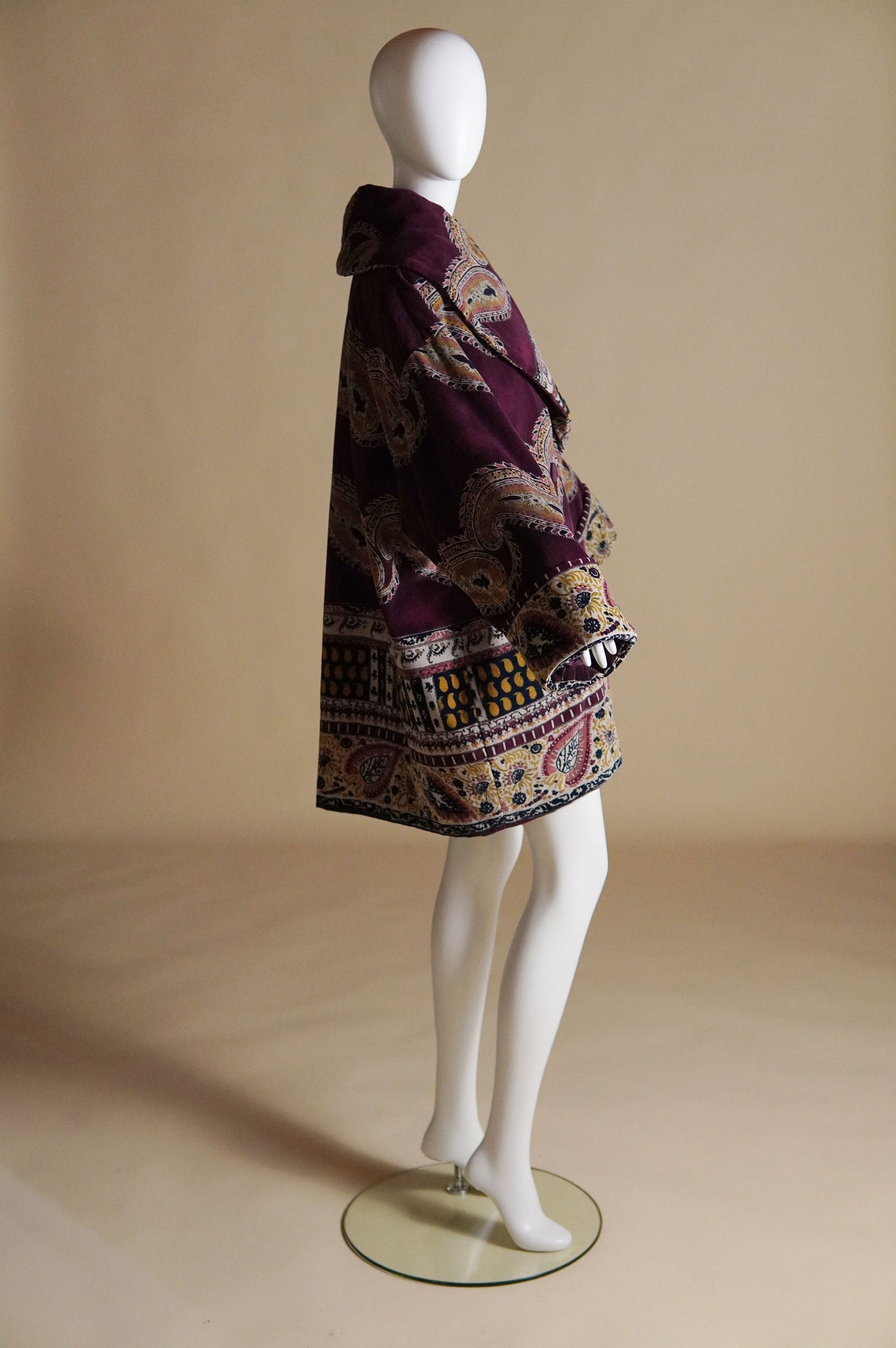 Louis Féraud cocoon coat in large paisley print - O/S