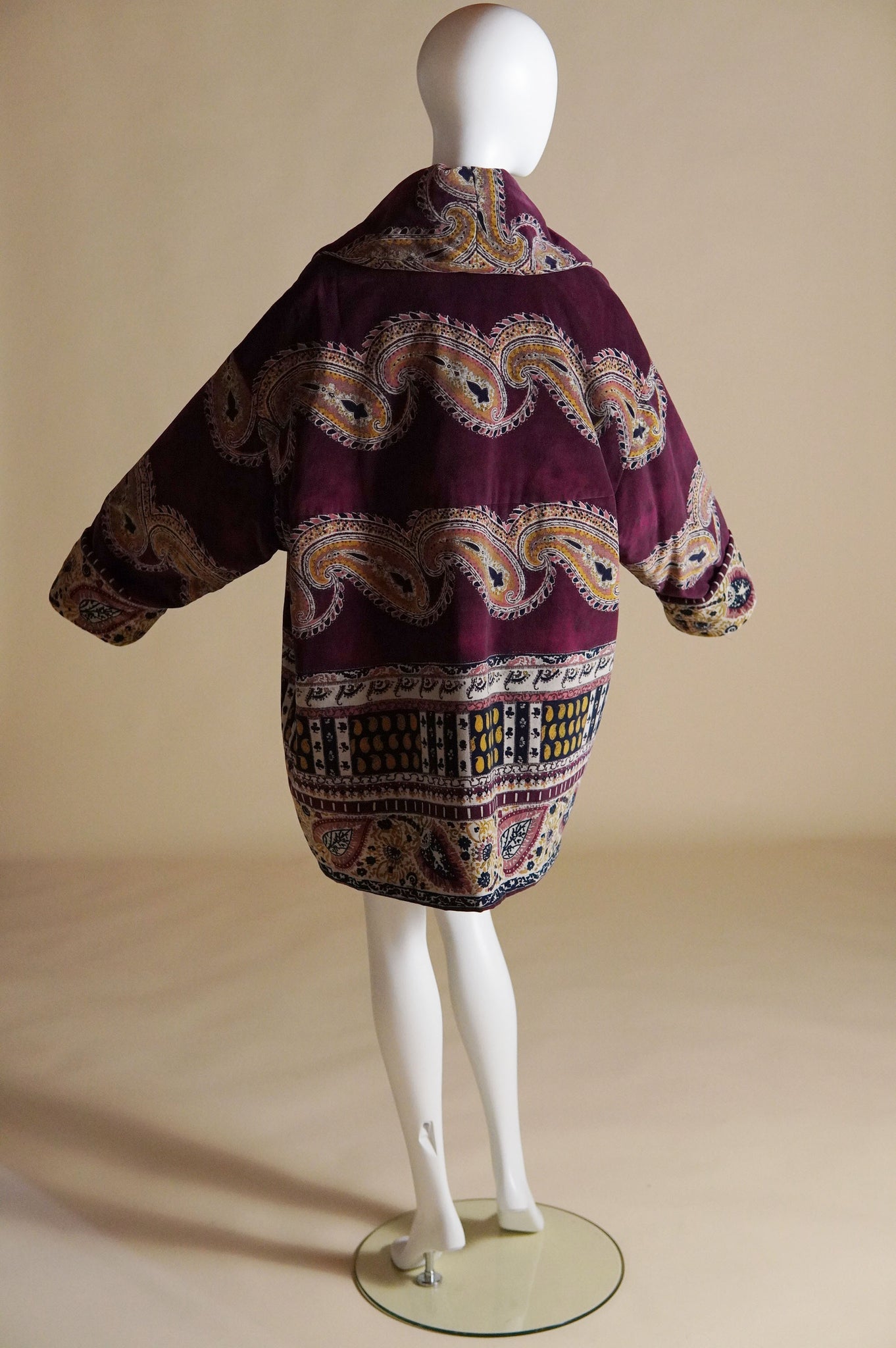 Louis Féraud cocoon coat in large paisley print - O/S