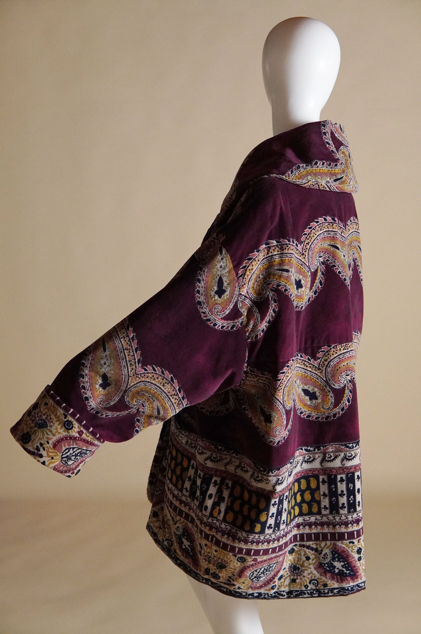 Louis Féraud cocoon coat in large paisley print - O/S