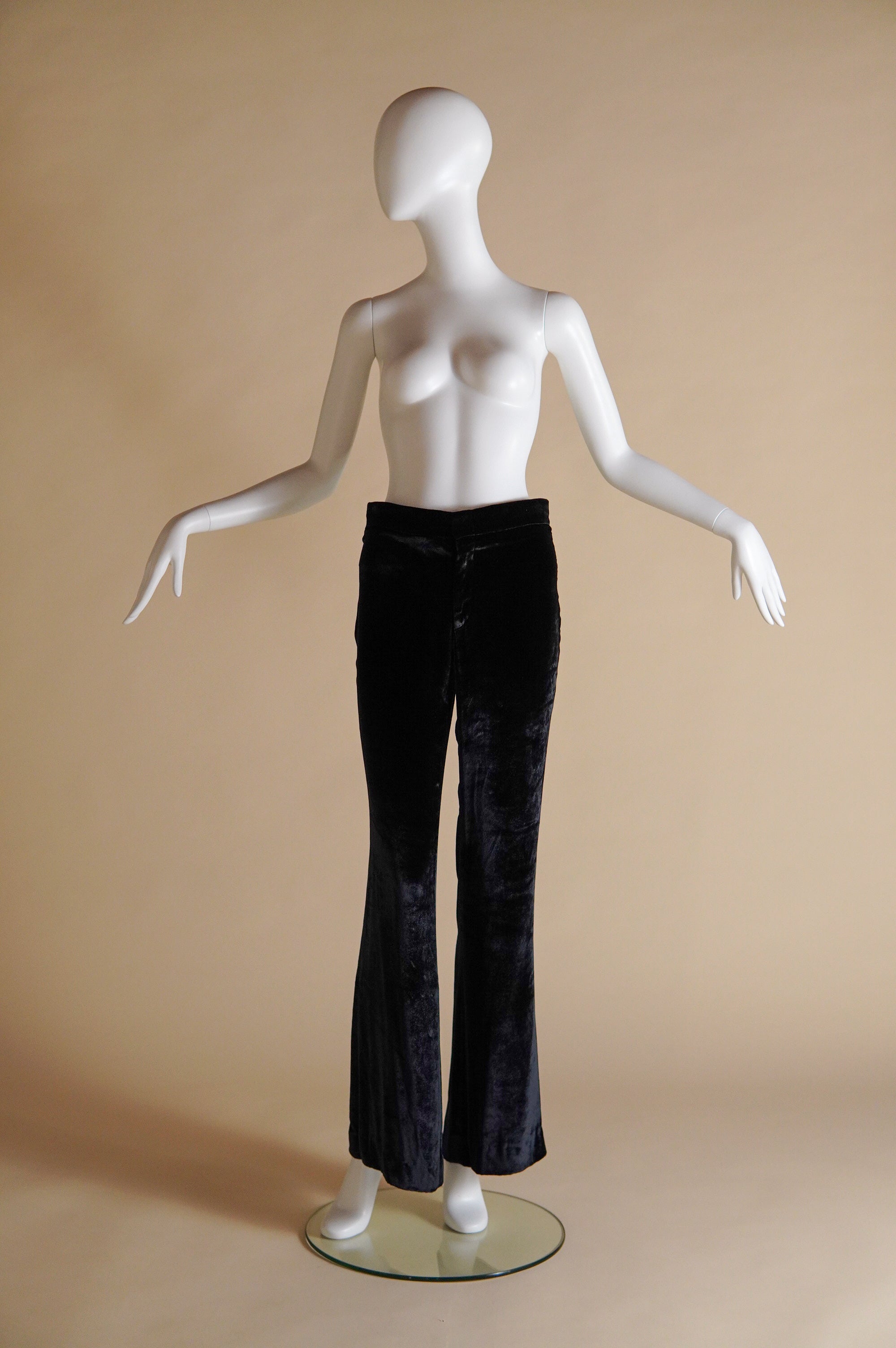 F/W 1999 Gucci by Tom Ford runway and ad campaign black velvet