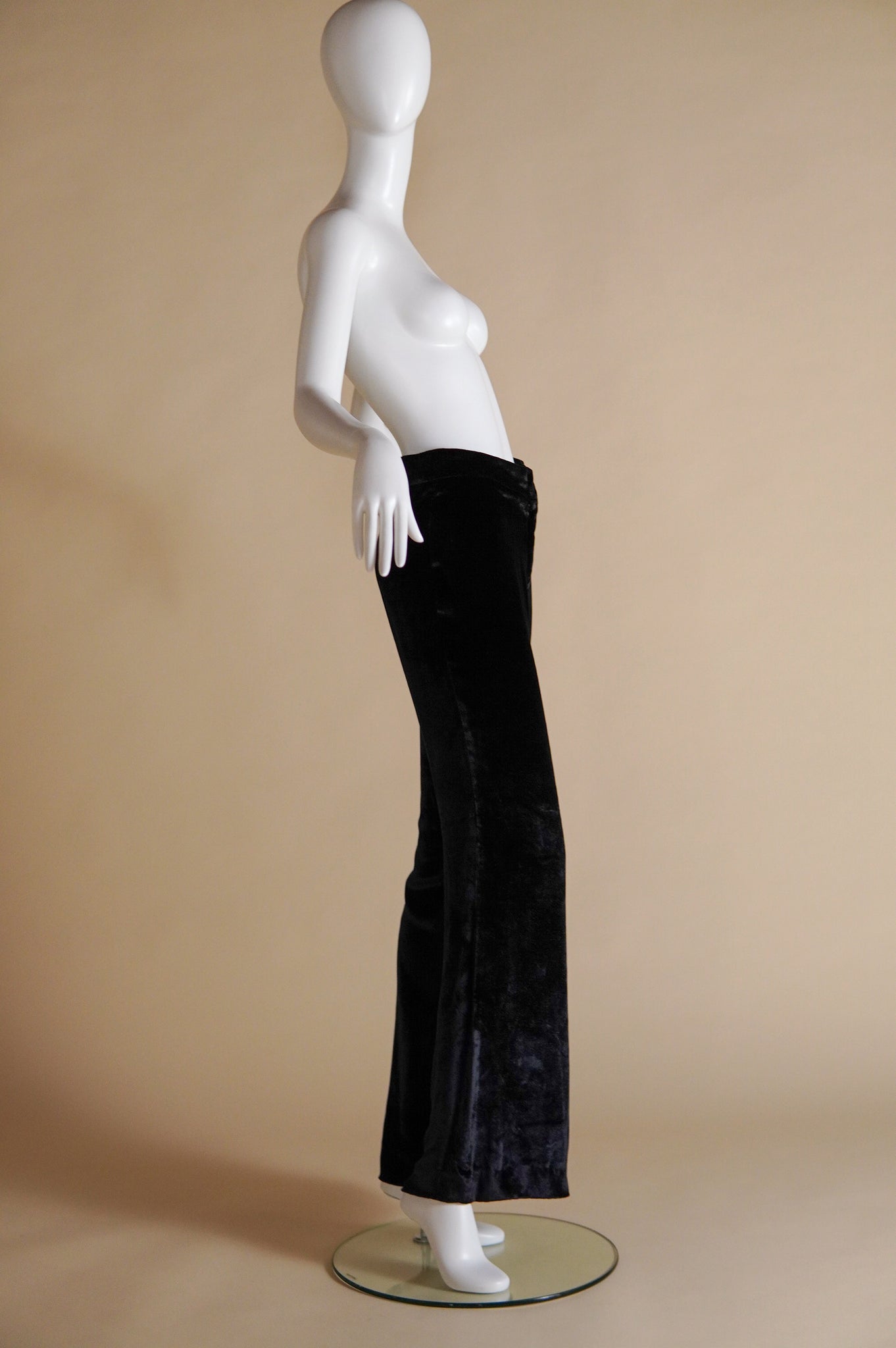 F/W 1999 Gucci by Tom Ford runway and ad campaign black velvet trousers - XS