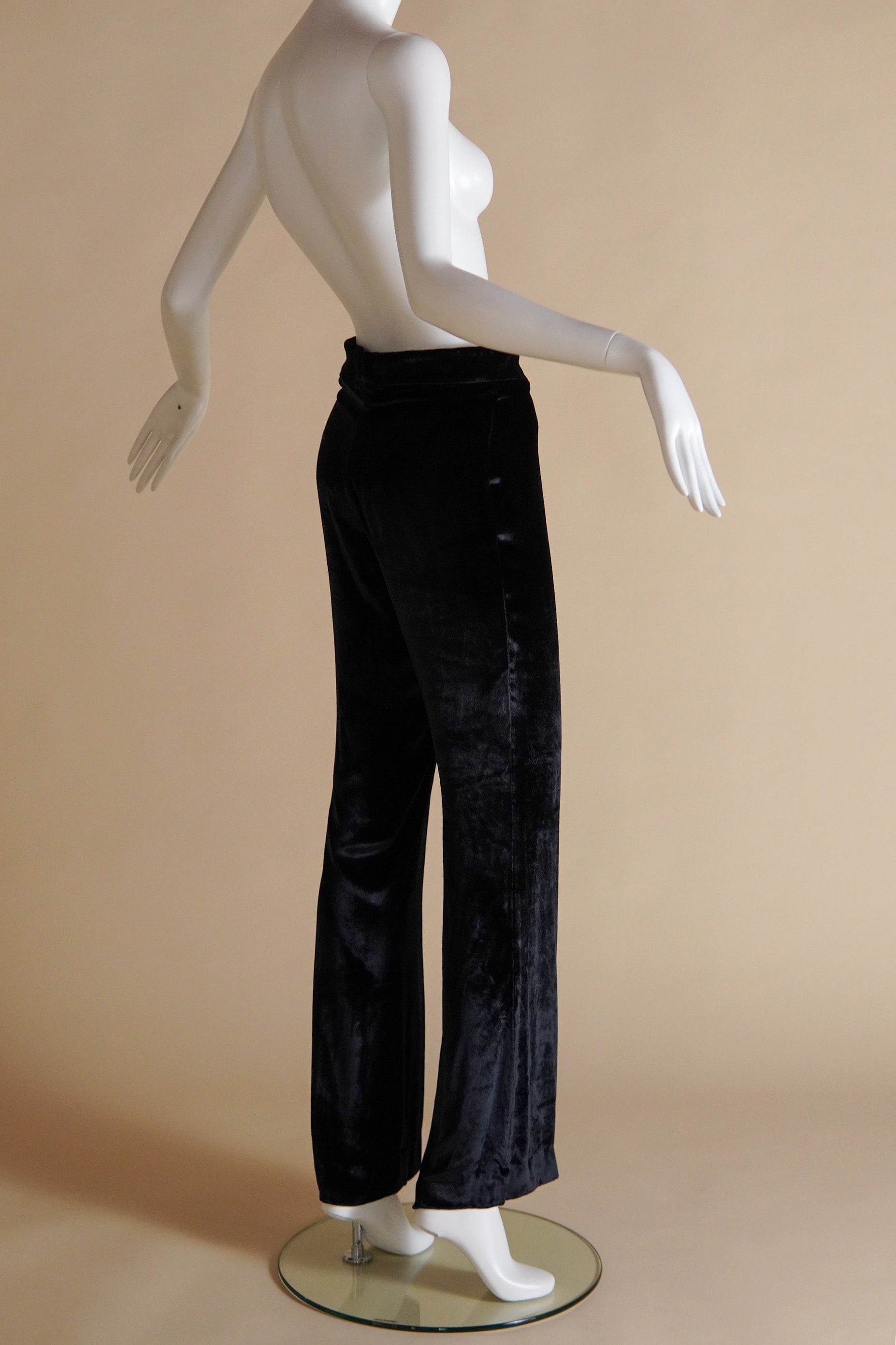 F/W 1999 Gucci by Tom Ford runway and ad campaign black velvet