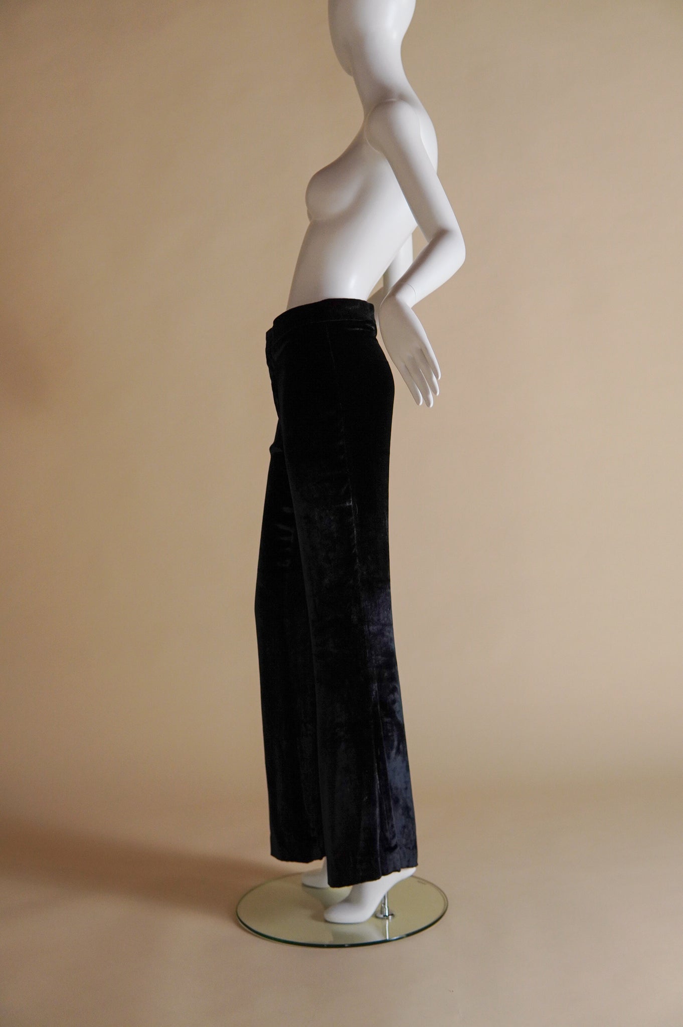 F/W 1999 Gucci by Tom Ford runway and ad campaign black velvet trousers - XS
