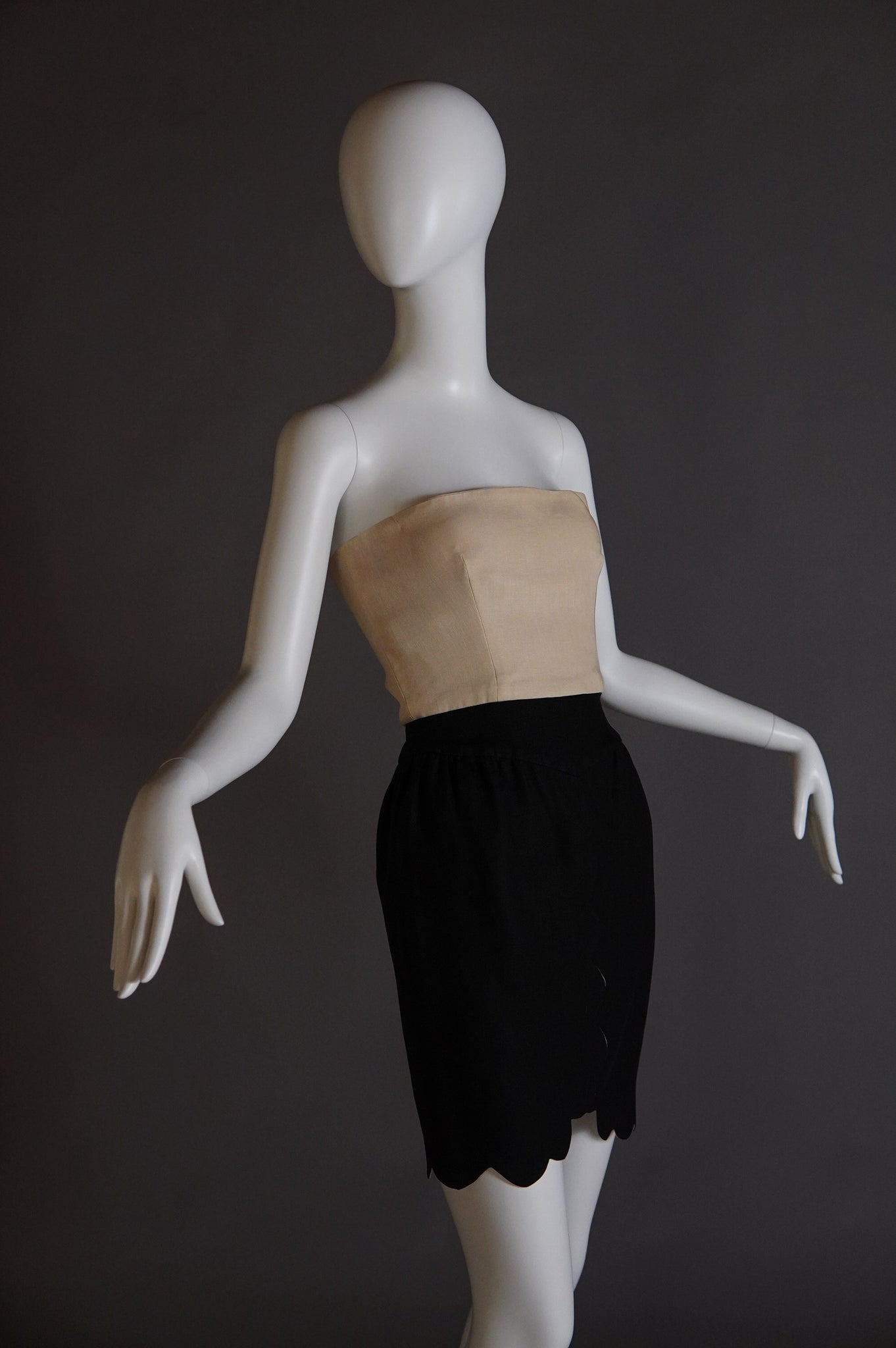 1980s Valentino black and beige bustier dress with scalloped edge - XXS