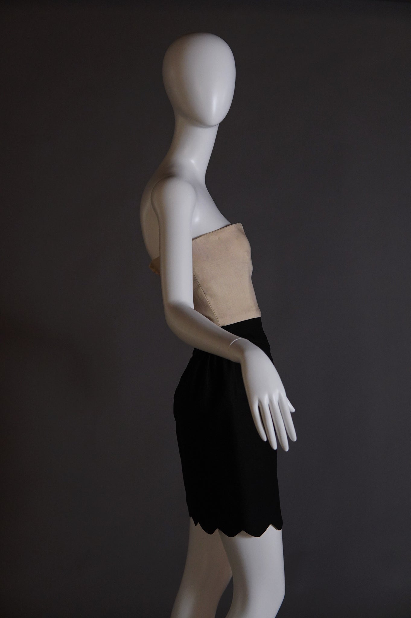 1980s Valentino black and beige bustier dress with scalloped edge - XXS