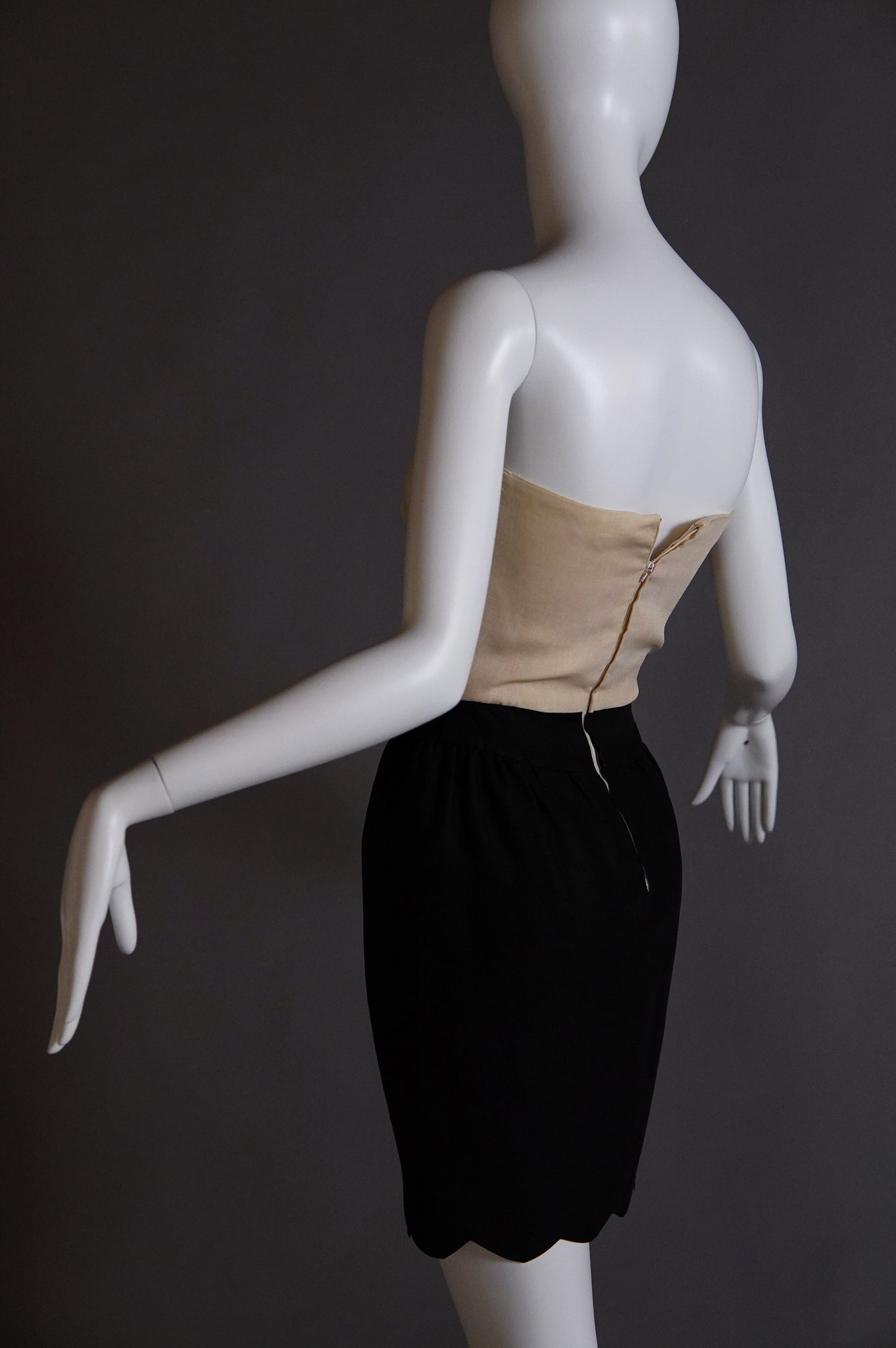 1980s Valentino black and beige bustier dress with scalloped edge - XXS