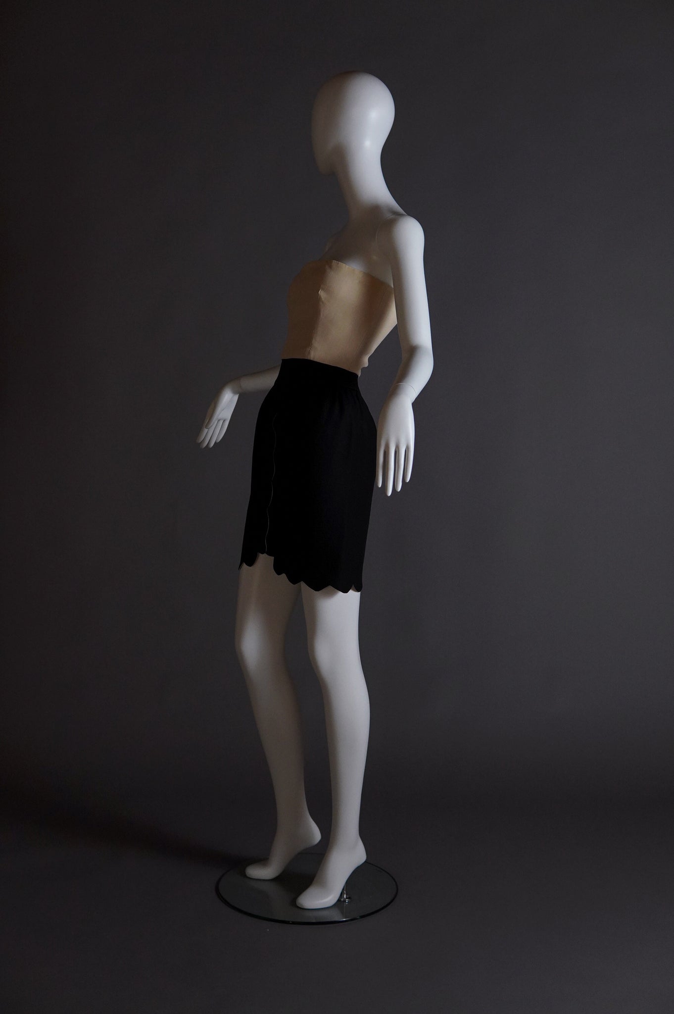 1980s Valentino black and beige bustier dress with scalloped edge - XXS