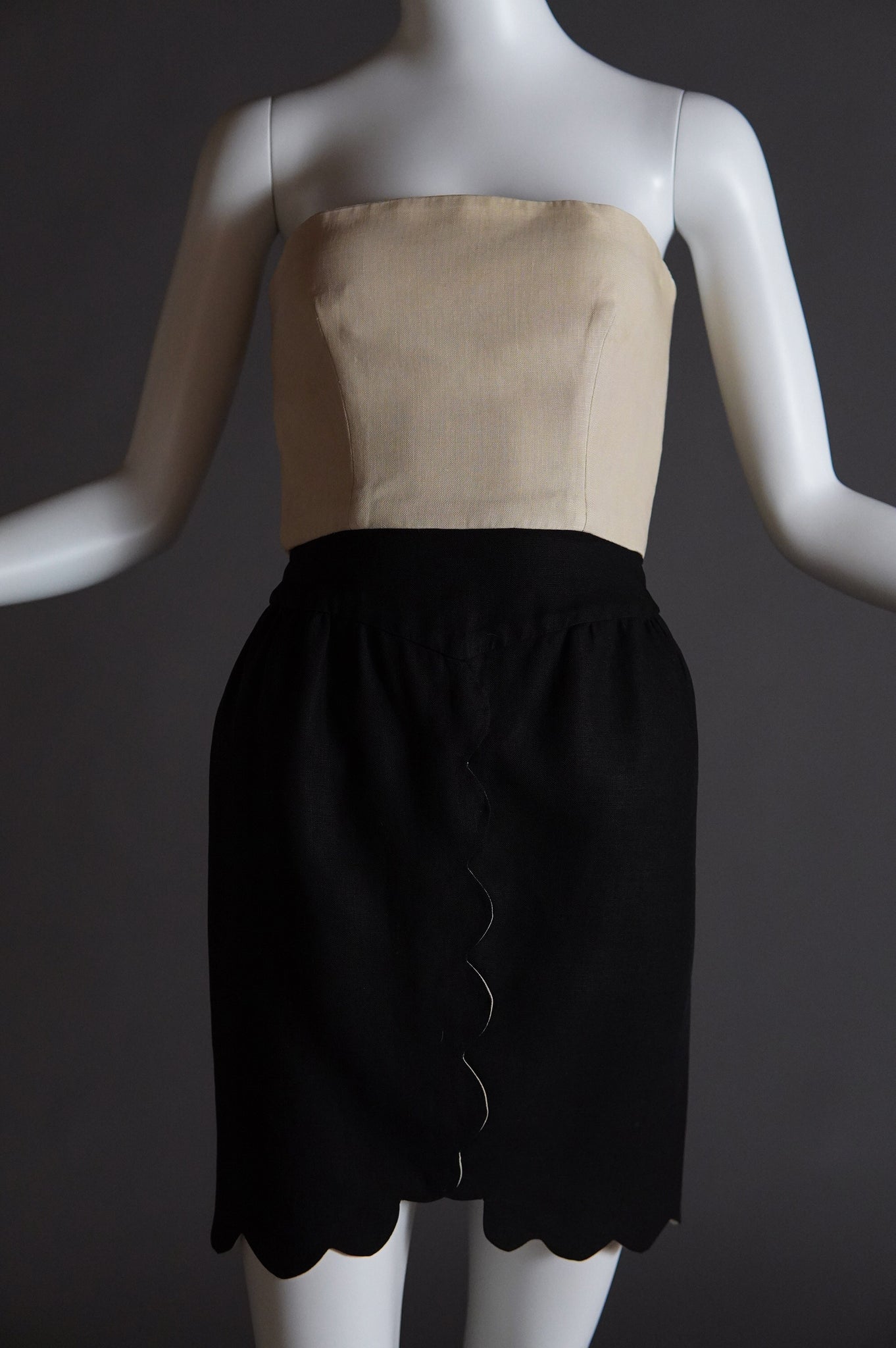 1980s Valentino black and beige bustier dress with scalloped edge - XXS