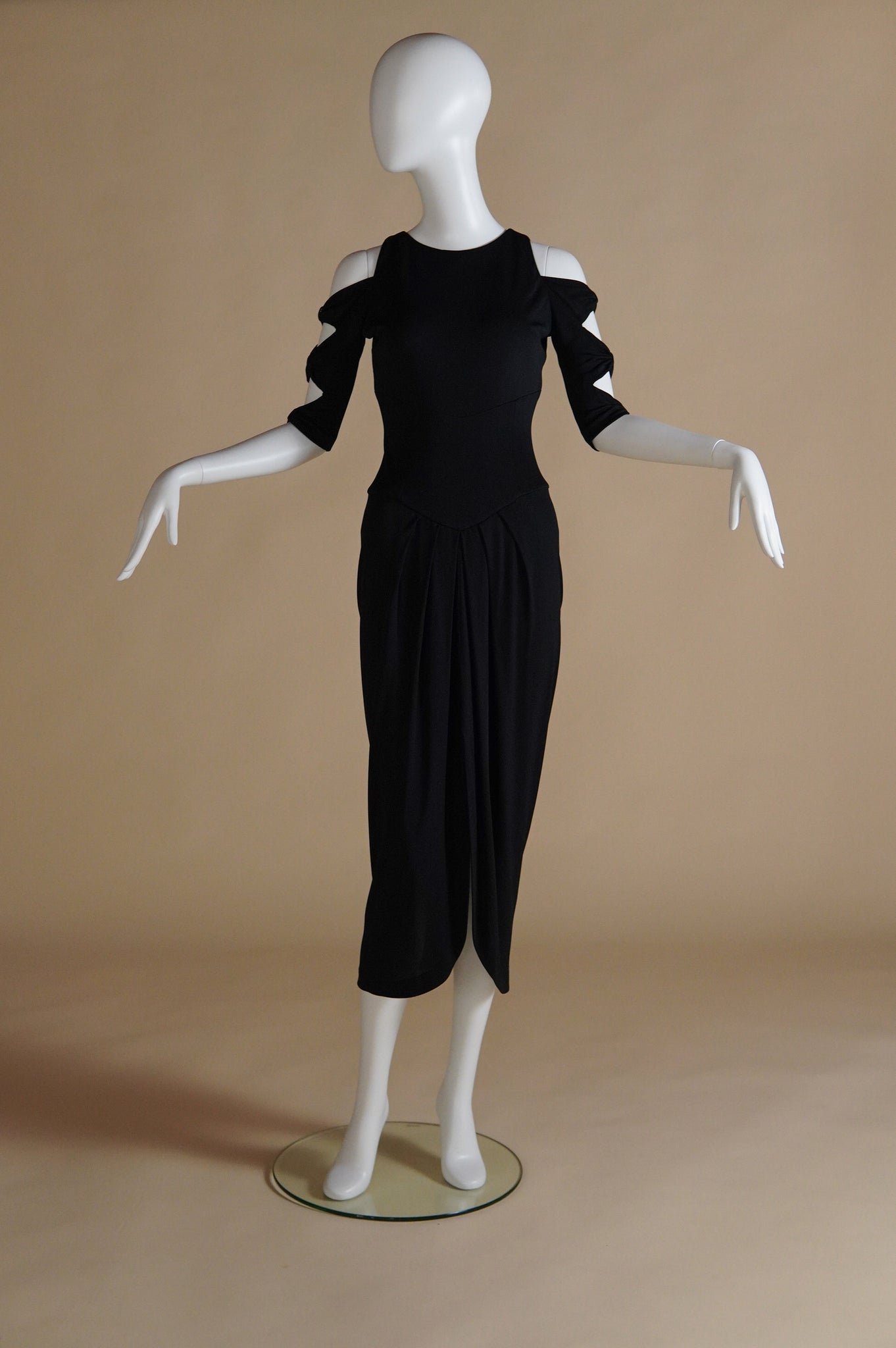 1980s Vicky Tiel Couture black dress with cut-out sleeves and open back - XS/S