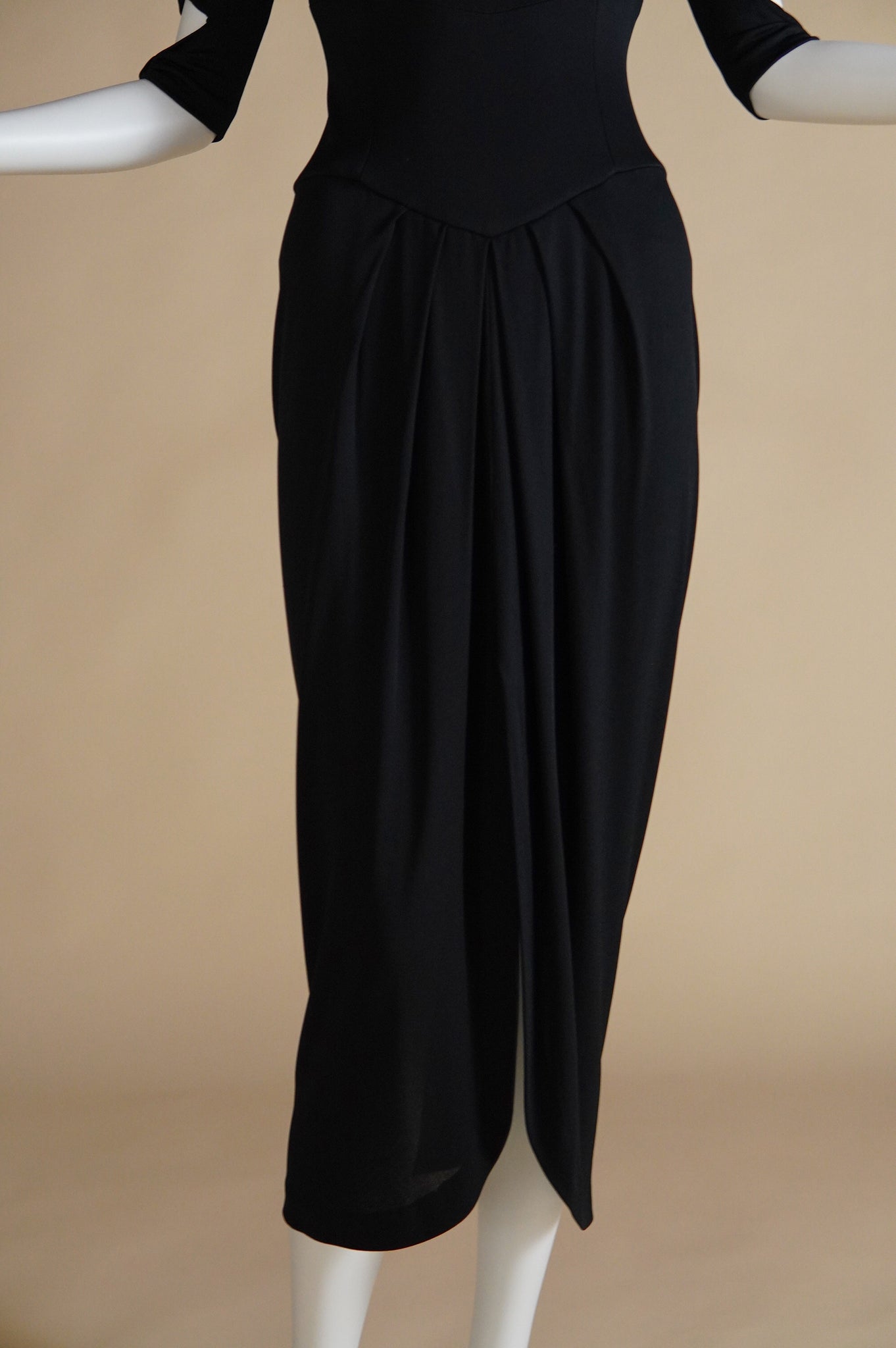 1980s Vicky Tiel Couture black dress with cut-out sleeves and open back - XS/S