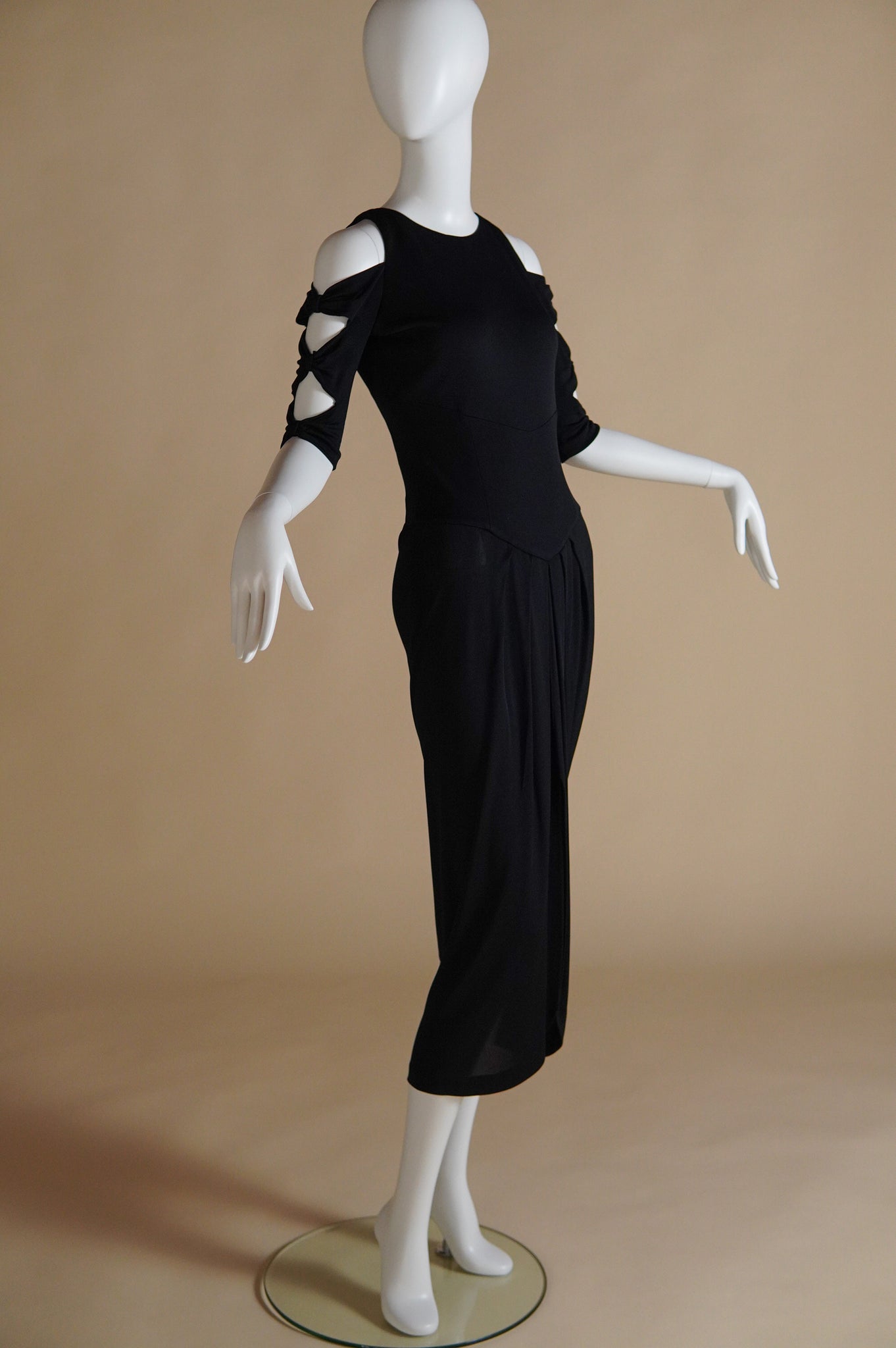 1980s Vicky Tiel Couture black dress with cut-out sleeves and open back - XS/S