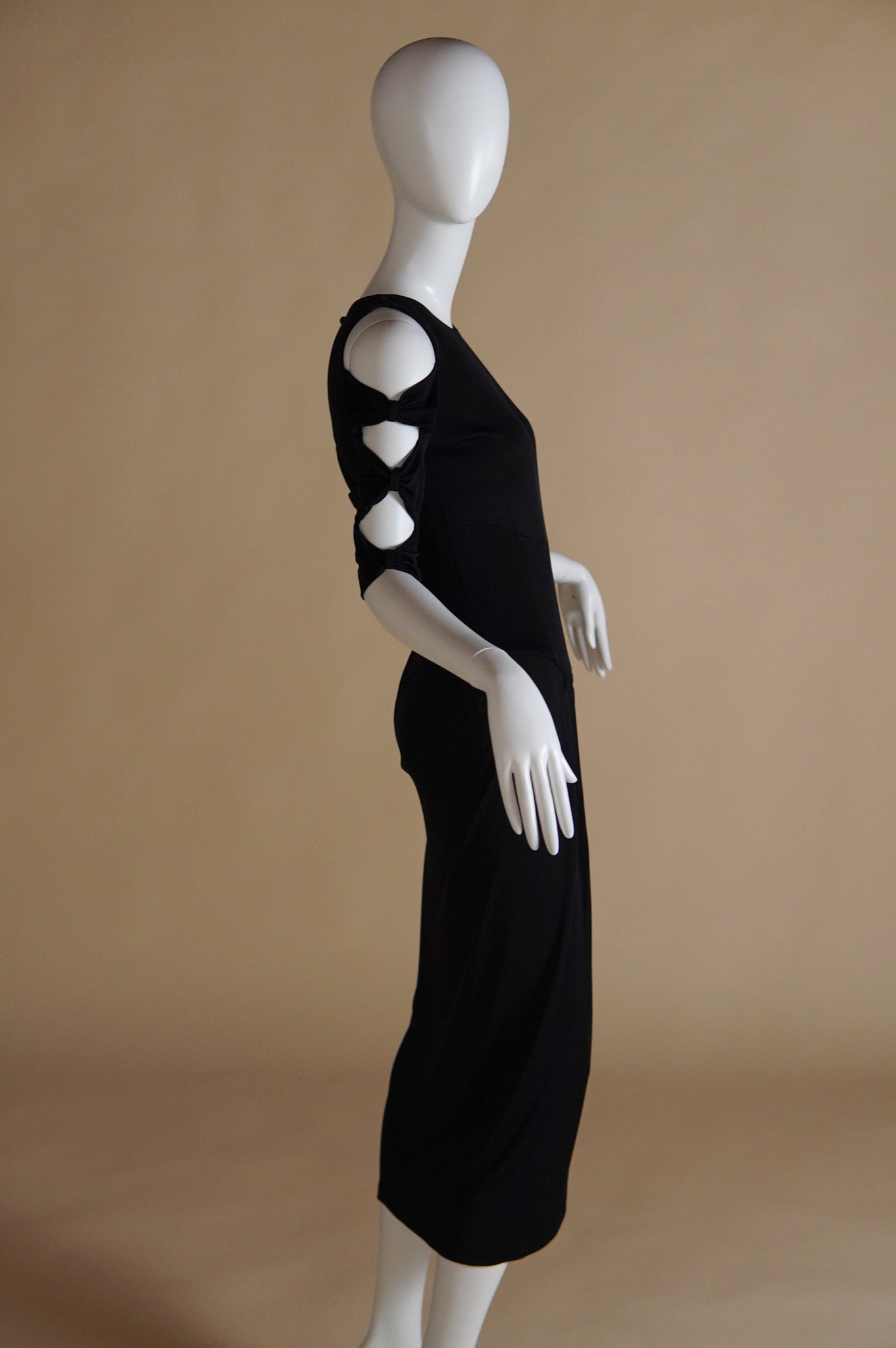1980s Vicky Tiel Couture black dress with cut-out sleeves and open back - XS/S