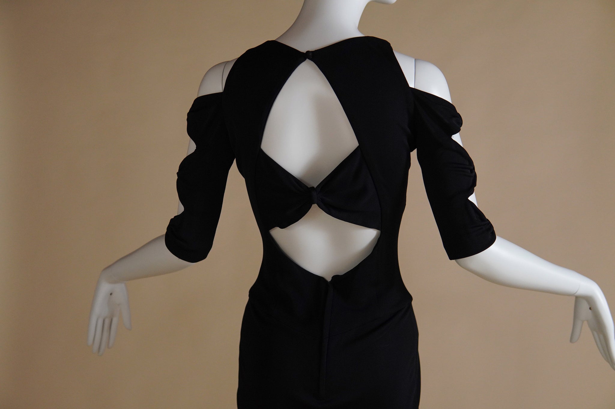 1980s Vicky Tiel Couture black dress with cut-out sleeves and open back - XS/S
