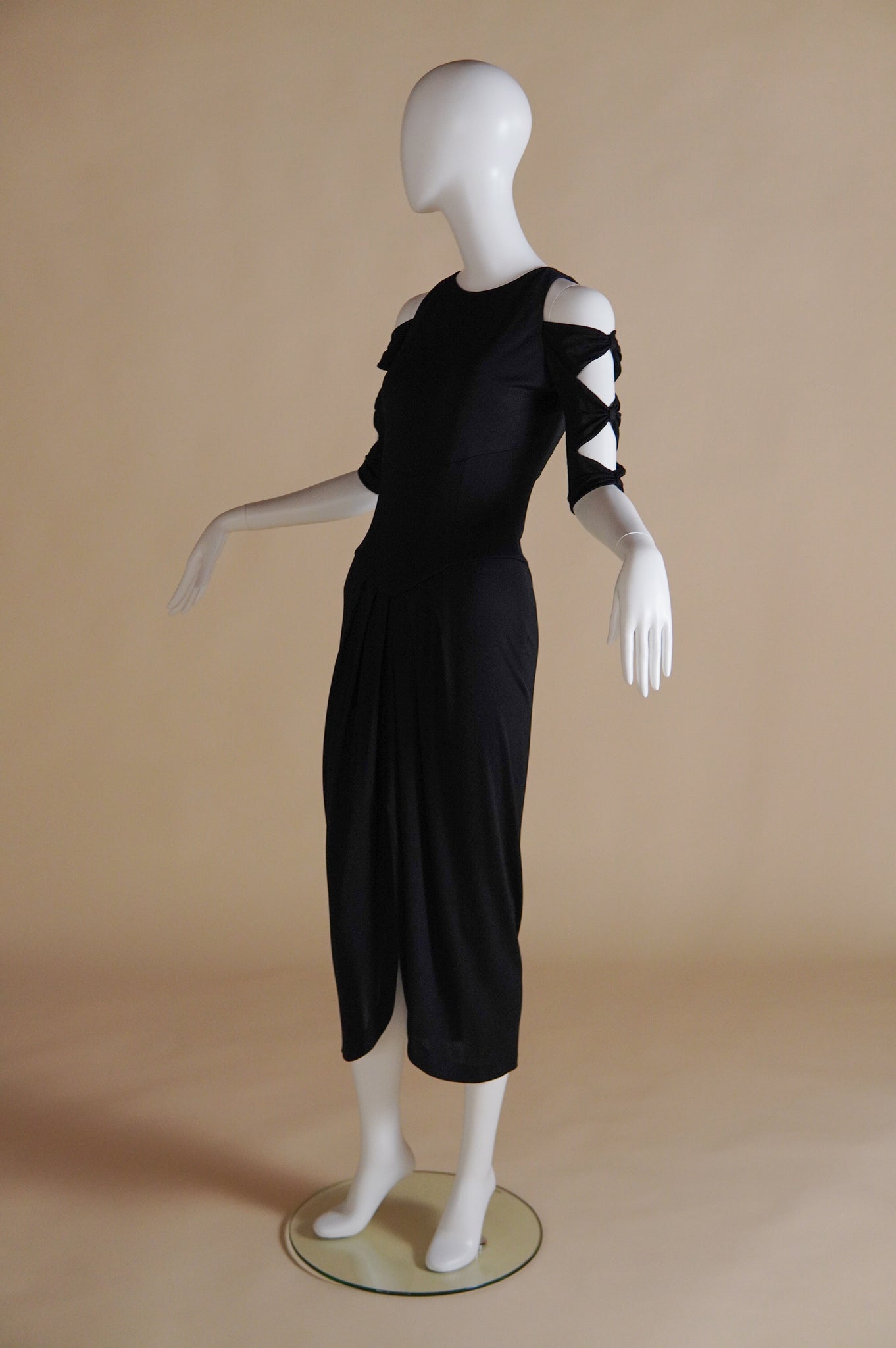1980s Vicky Tiel Couture black dress with cut-out sleeves and open back - XS/S