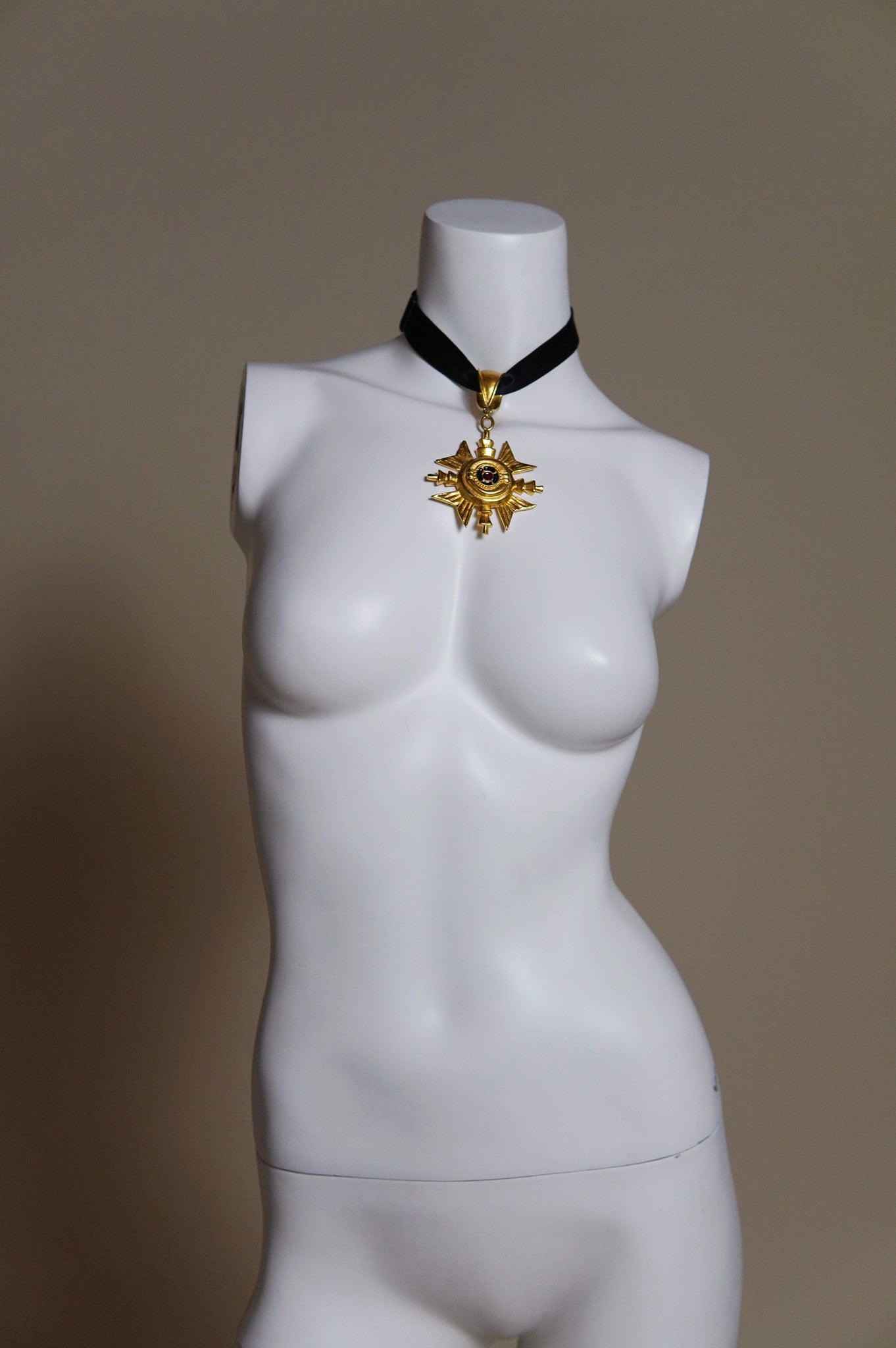 F/W 1992 Donna Karan by Robert Lee Morris runway choker with large gripoix cross medallion and silk band - O/S