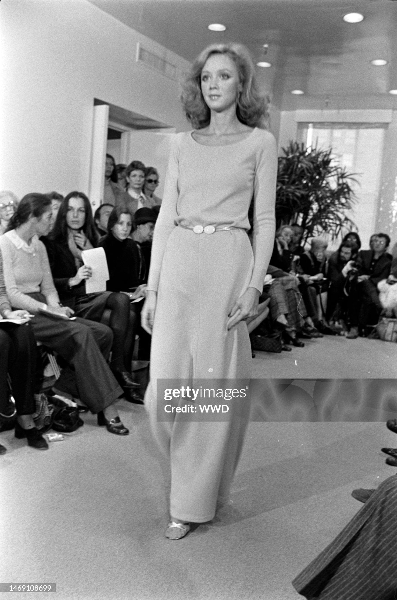 S/S 1973 Halston runway cashmere full-length dress in baby pink - S