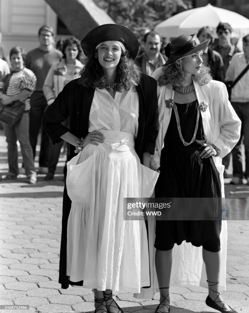 1980s Norma Kamali skirt with romantic ruched back - S – (that