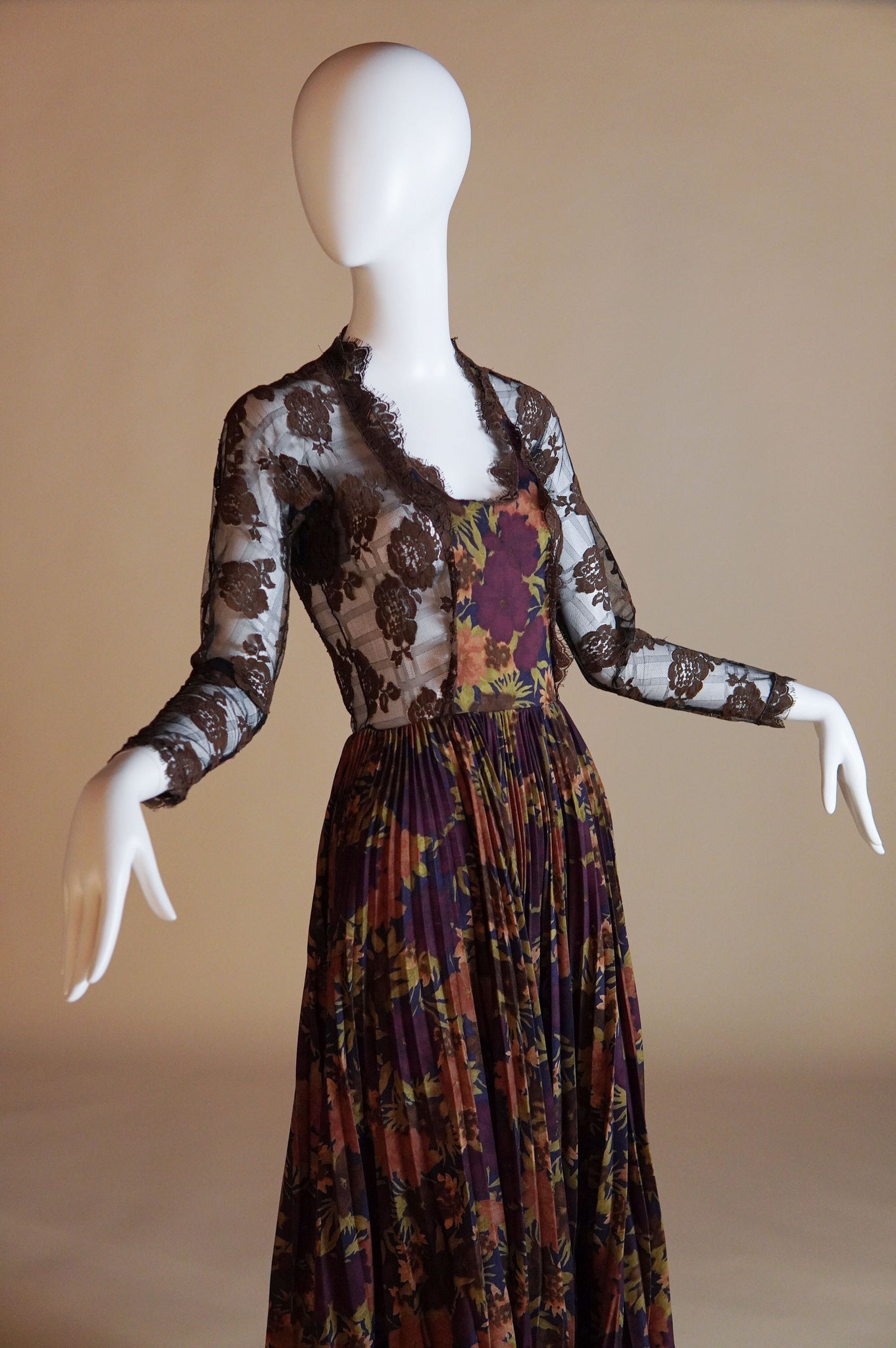 F/W 1995 Geoffrey Beene dress with sheer lace bodice and accordion pleated wool skirt - XXS/XS