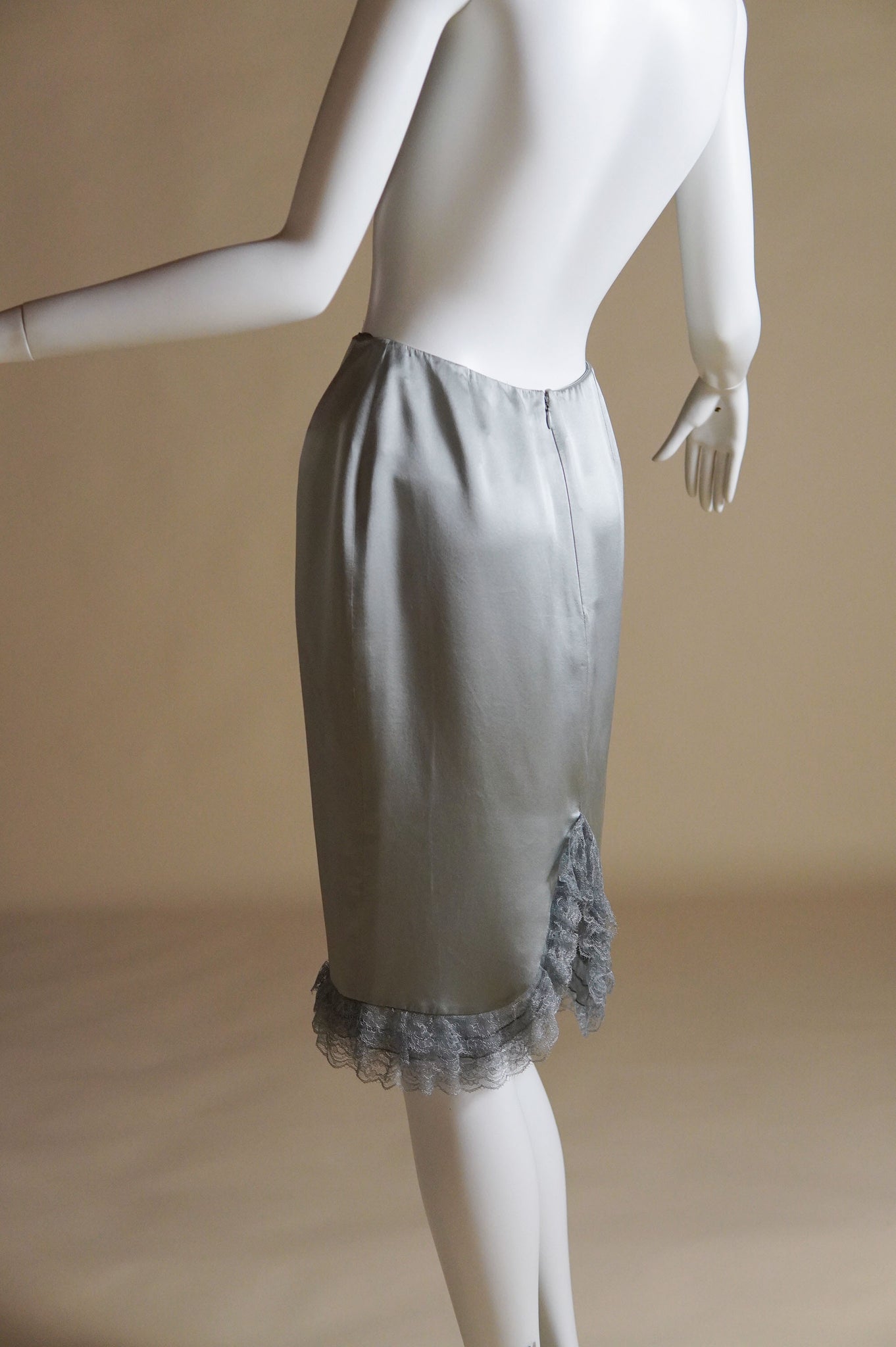 1990s Chloé silk charmeuse skirt with ruffled lace trim - XS
