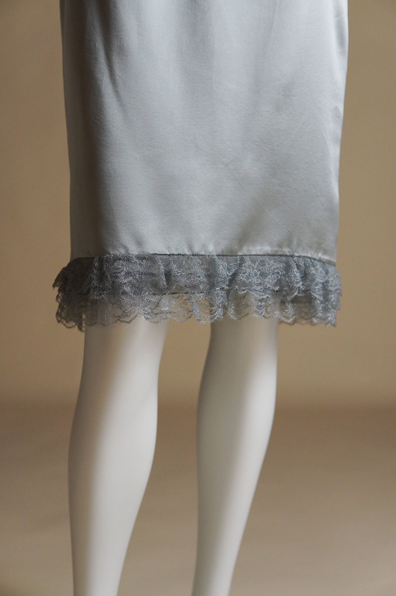 1990s Chloé silk charmeuse skirt with ruffled lace trim - XS