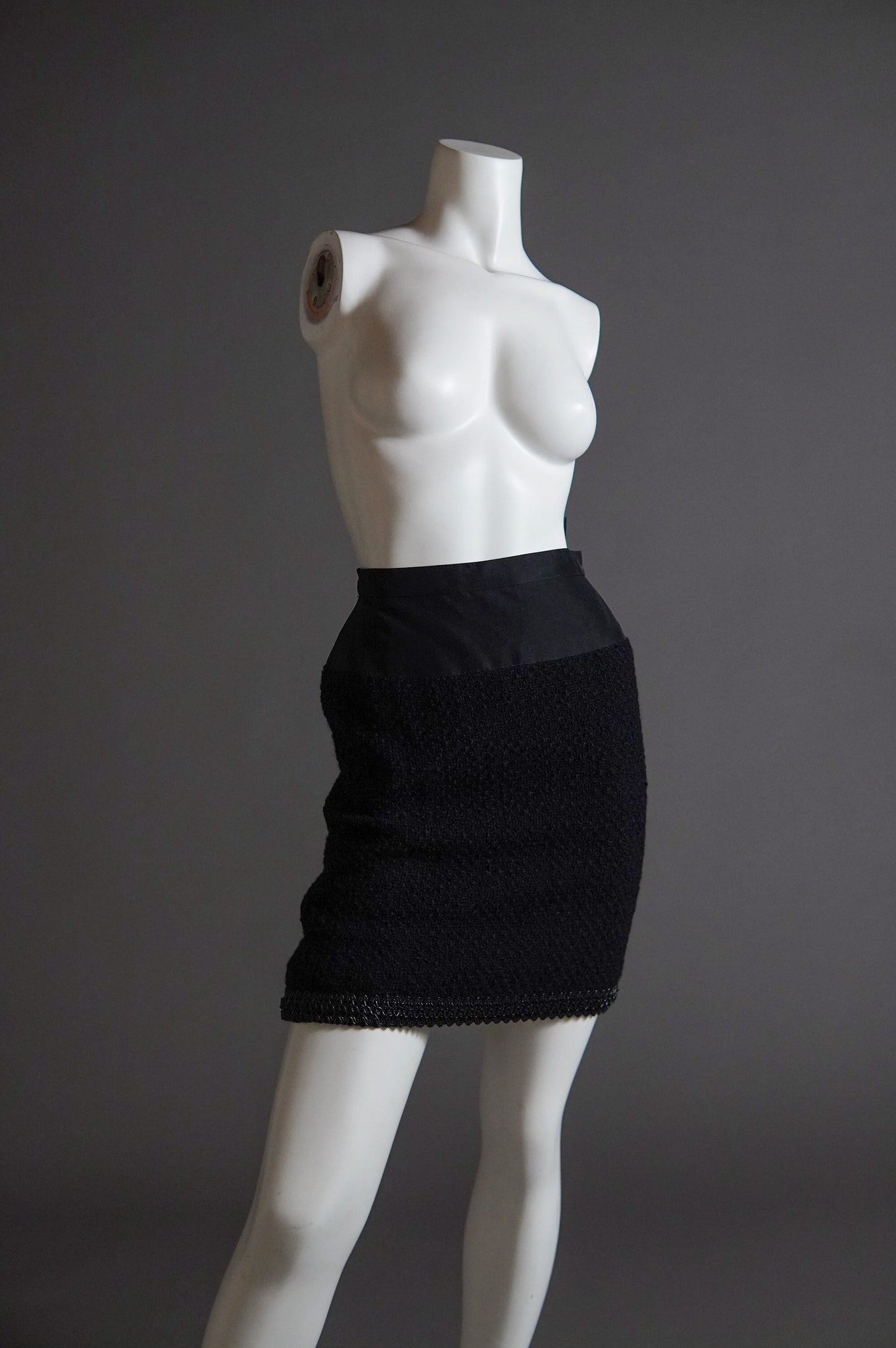 S/S 1994 Chanel by Karl Lagerfeld tweed skirt with silk waist and scoubidou plastic trim - XS