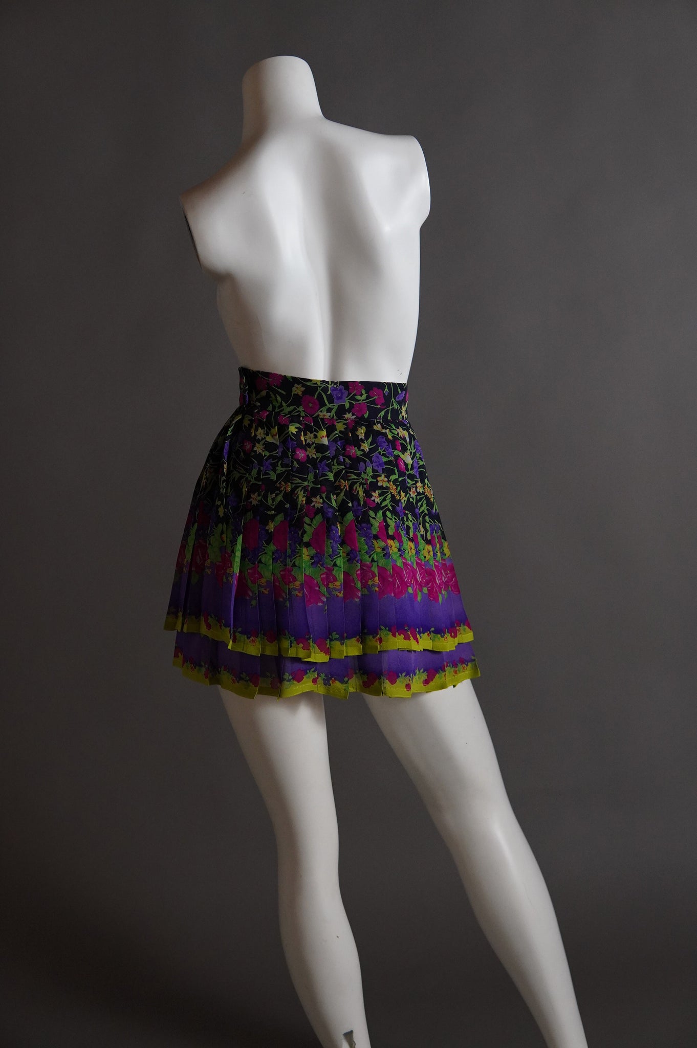 early 1990s Gianni Versace silk chiffon floral pleated tennis mini skirt - XXS/XS