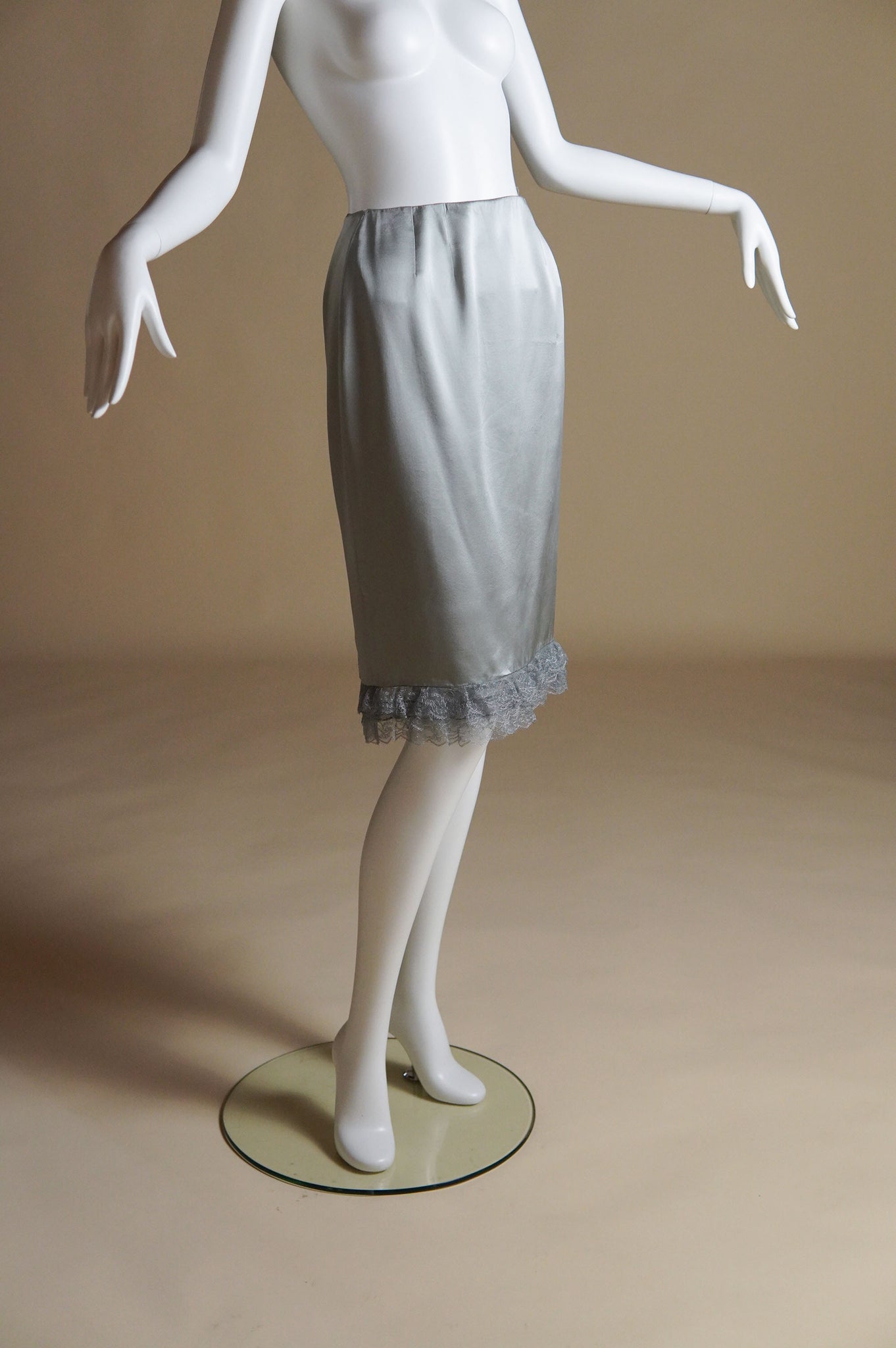 1990s Chloé silk charmeuse skirt with ruffled lace trim - XS