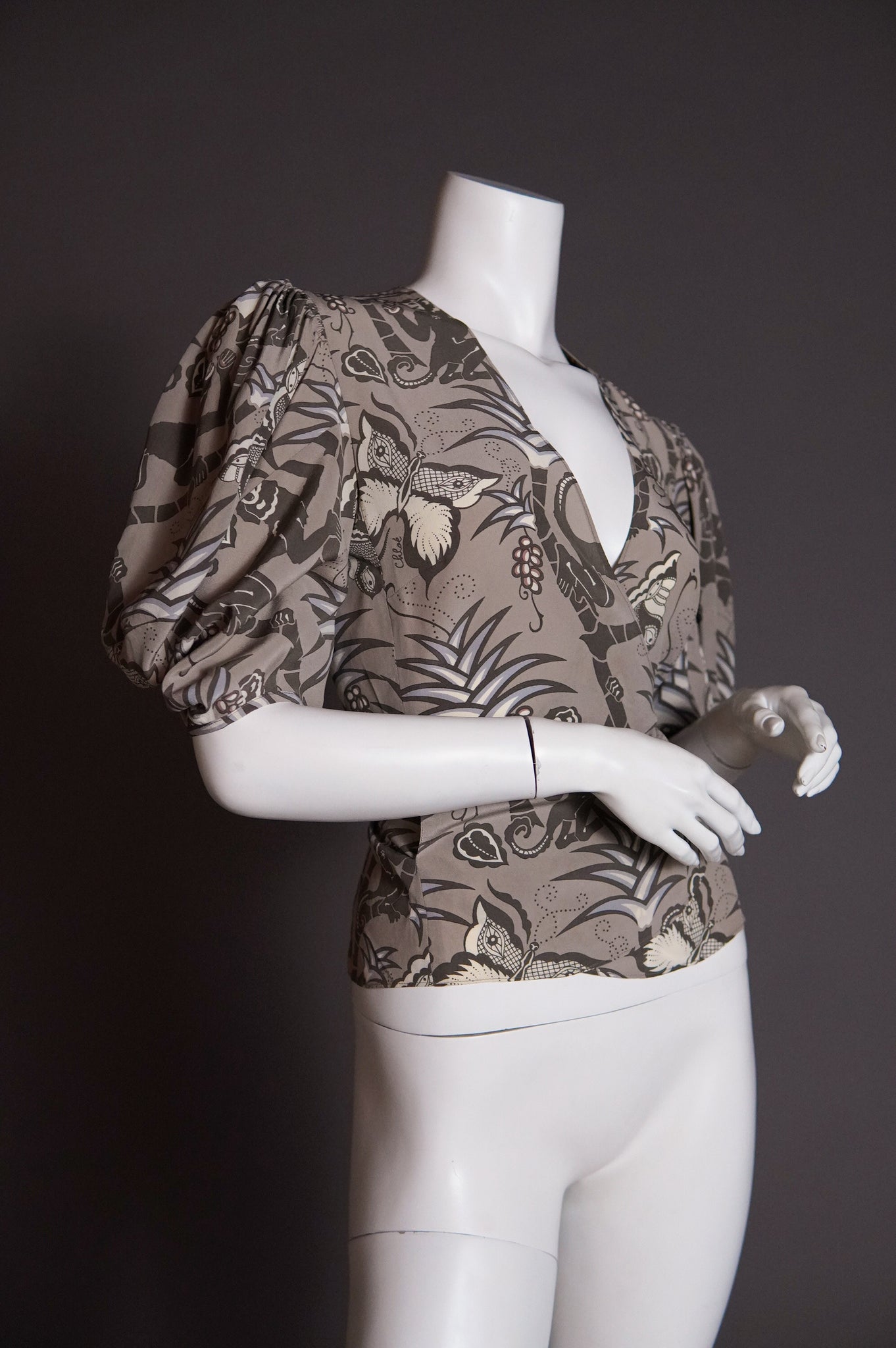 S/S 2002 Chloé by Phoebe Philo silk wrap blouse with puff sleeve in monkey print - M/L