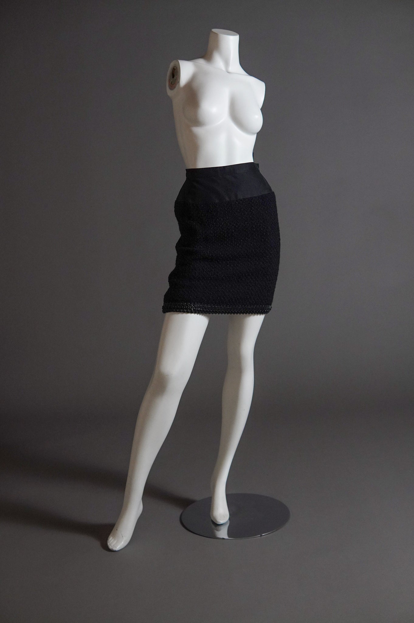 S/S 1994 Chanel by Karl Lagerfeld tweed skirt with silk waist and scoubidou plastic trim - XS