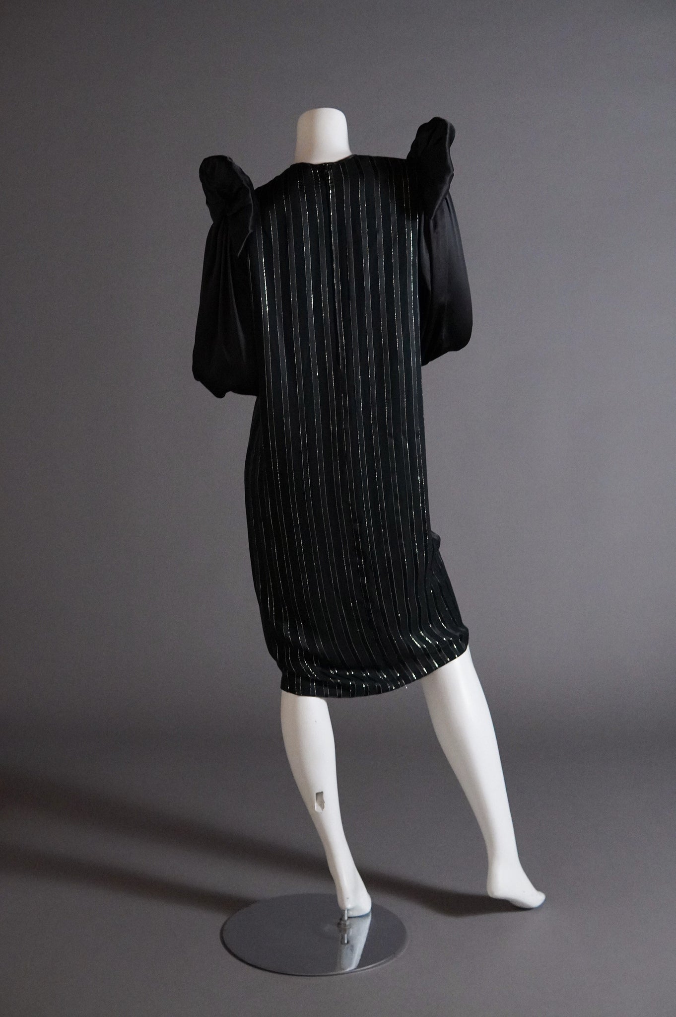 1980s James Galanos silk dress with dandelion puff and exaggerated shoulder - XS/S