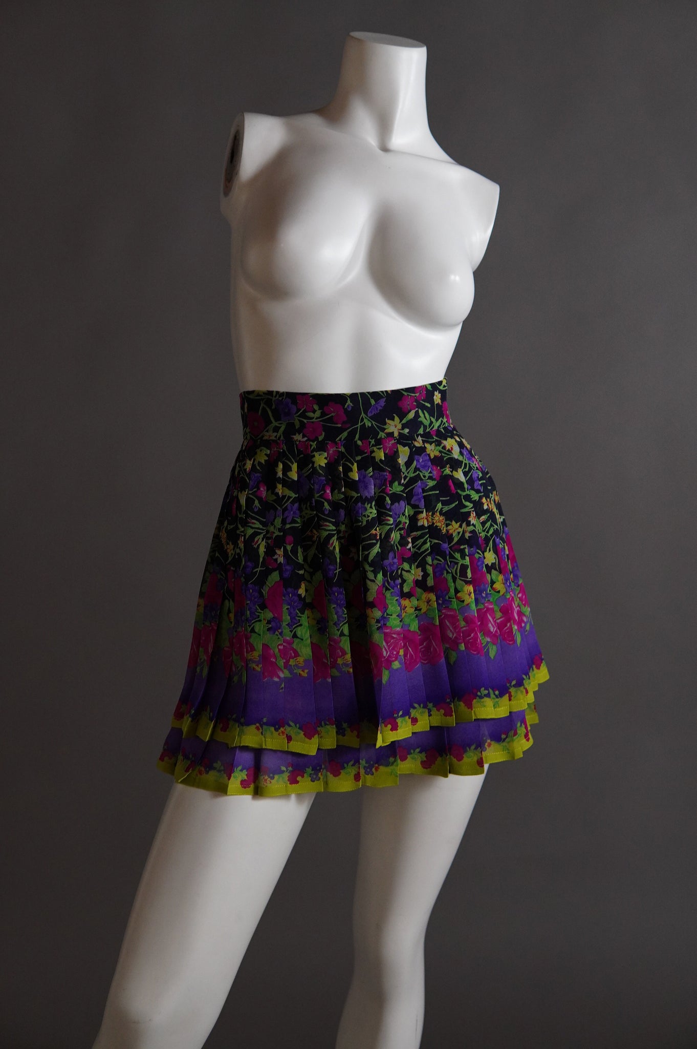 early 1990s Gianni Versace silk chiffon floral pleated tennis mini skirt - XXS/XS