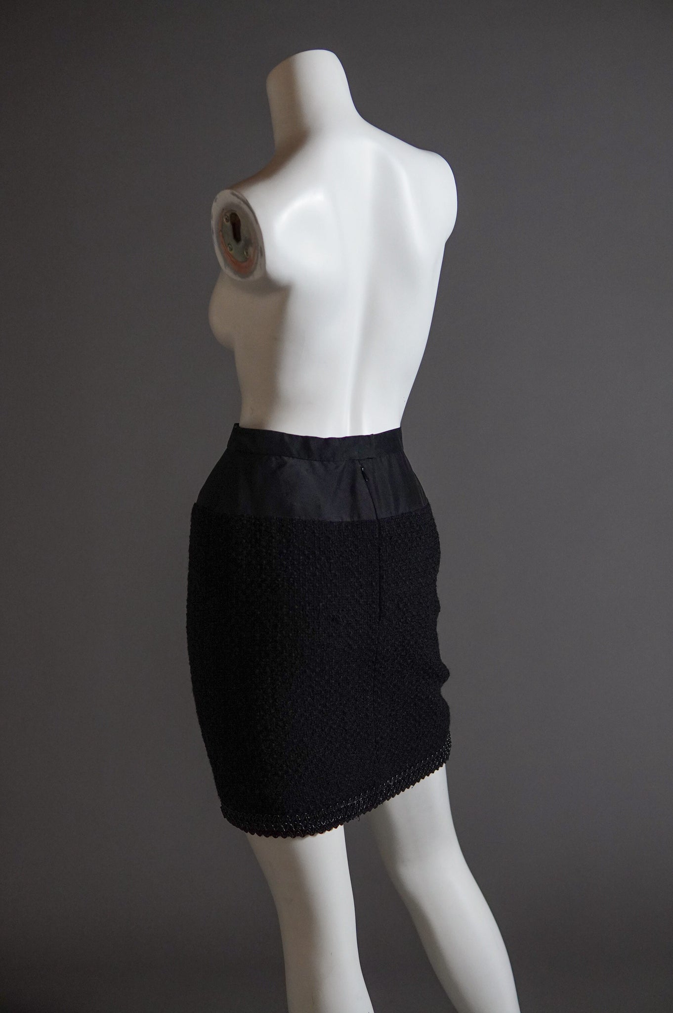 S/S 1994 Chanel by Karl Lagerfeld tweed skirt with silk waist and scoubidou plastic trim - XS