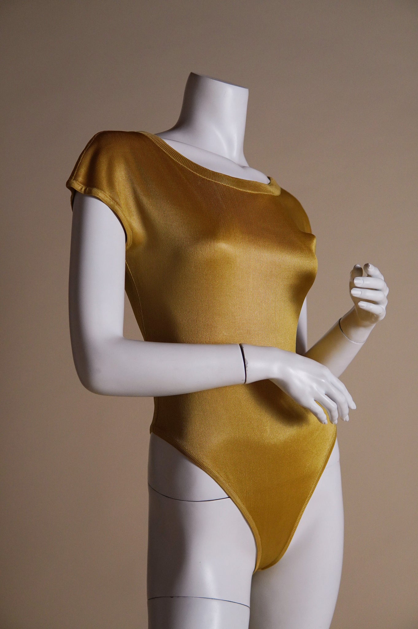 S/S 1986 Alaïa runway yellow bodysuit with snap closure and cap sleeve - XS