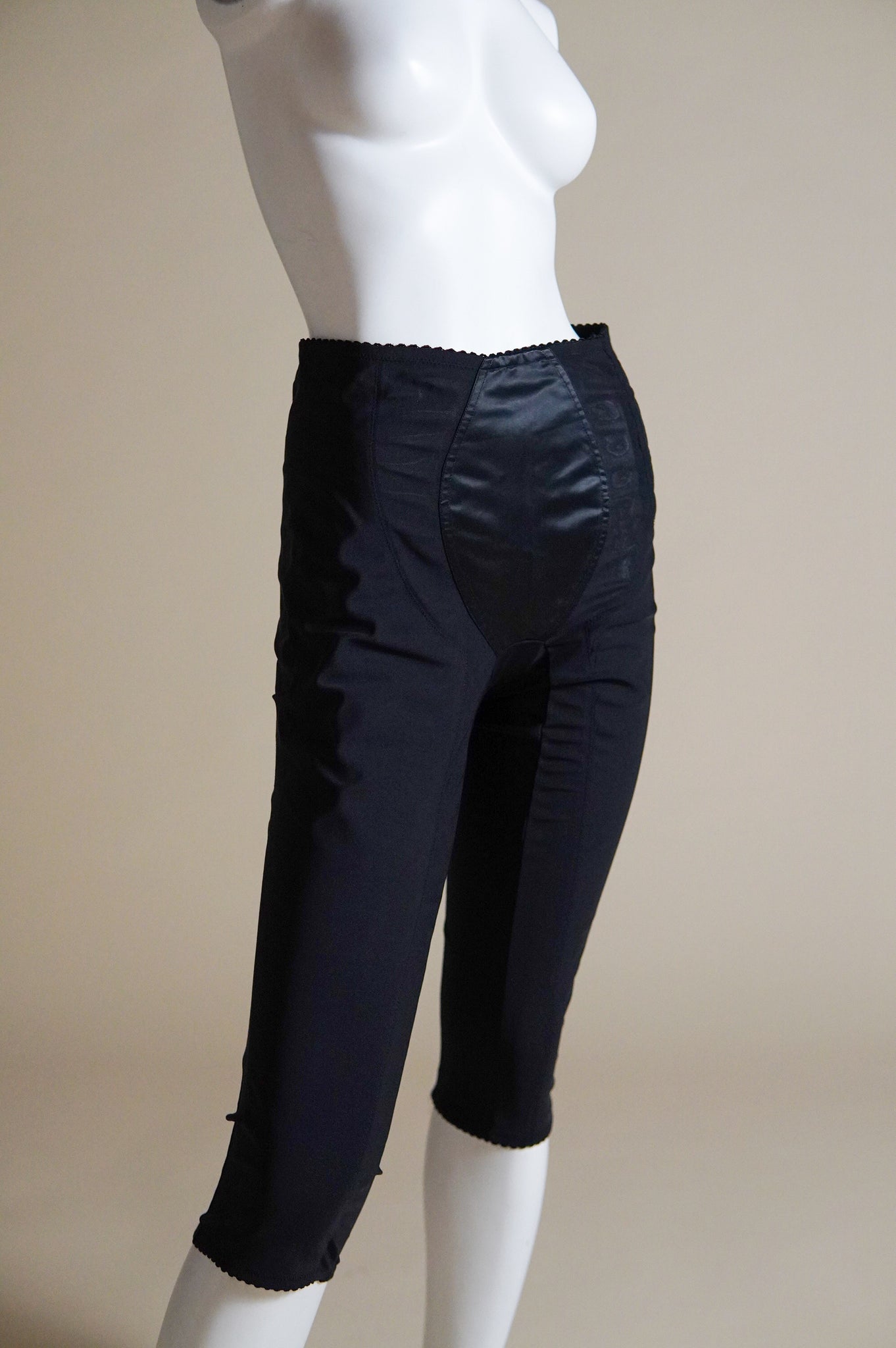 1990s Dolce & Gabbana lingerie style capri pant with satin panel - XS/S