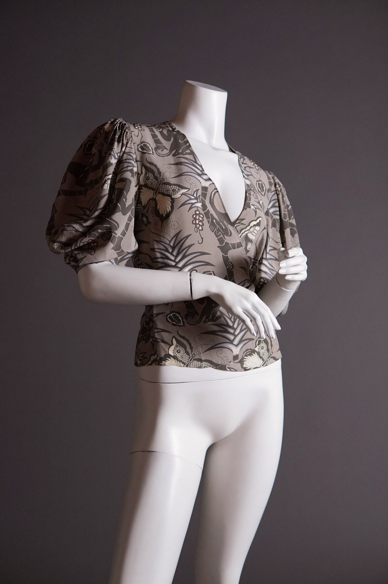 S/S 2002 Chloé by Phoebe Philo silk wrap blouse with puff sleeve in monkey print - M/L