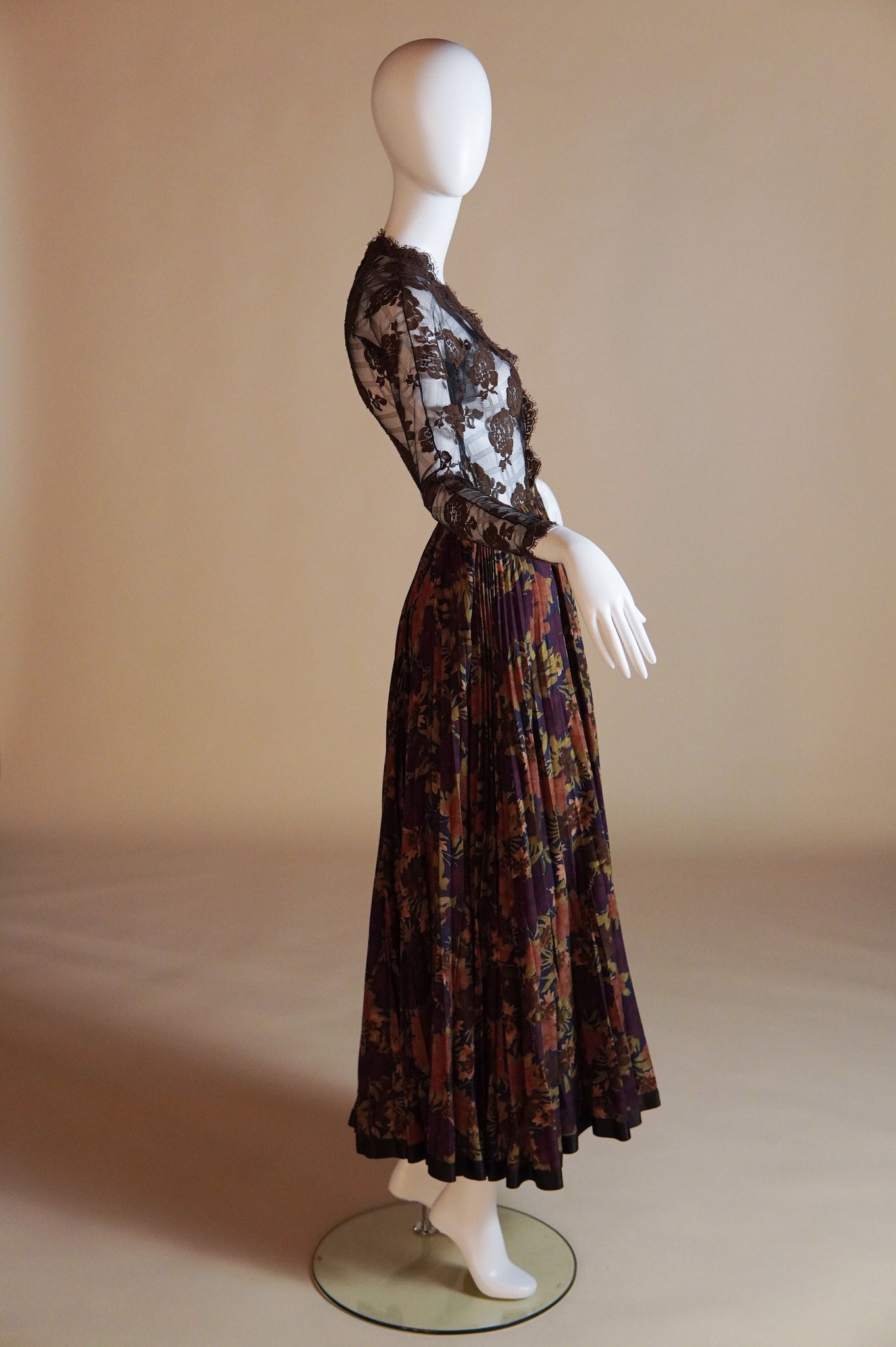 F/W 1995 Geoffrey Beene dress with sheer lace bodice and accordion pleated wool skirt - XXS/XS