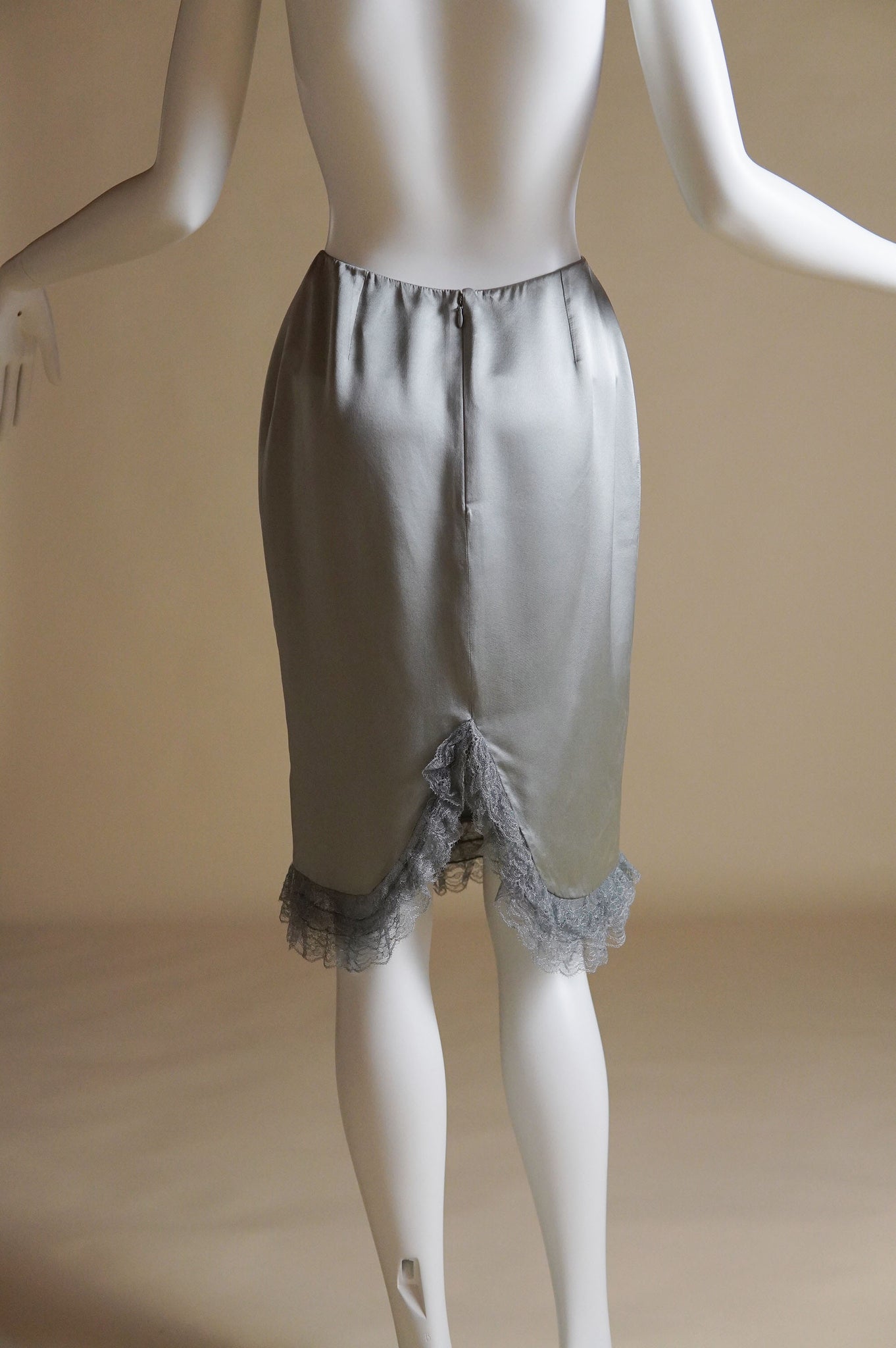 1990s Chloé silk charmeuse skirt with ruffled lace trim - XS