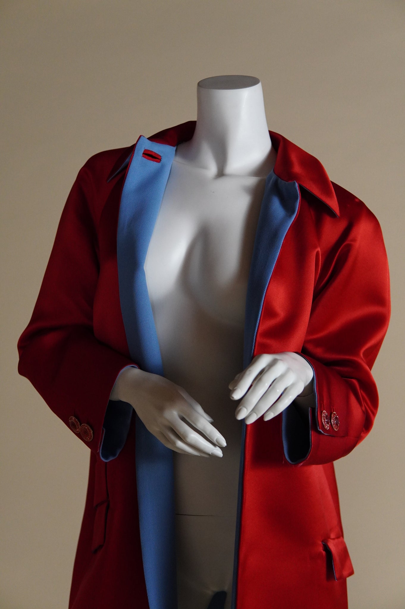 F/W 1996 runway Gianni Versace red satin jacket with blue lining - O/S